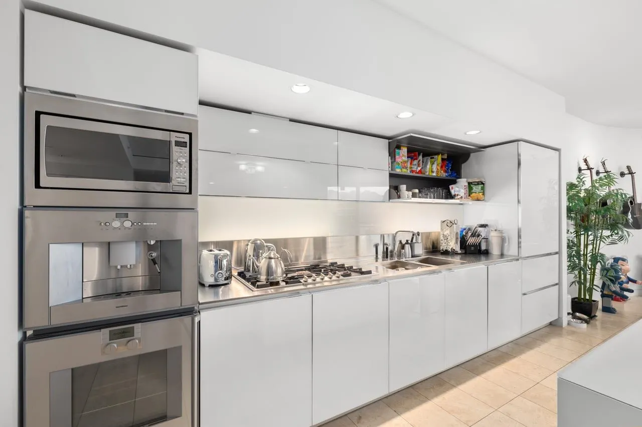 2306 838 W Hastings Street