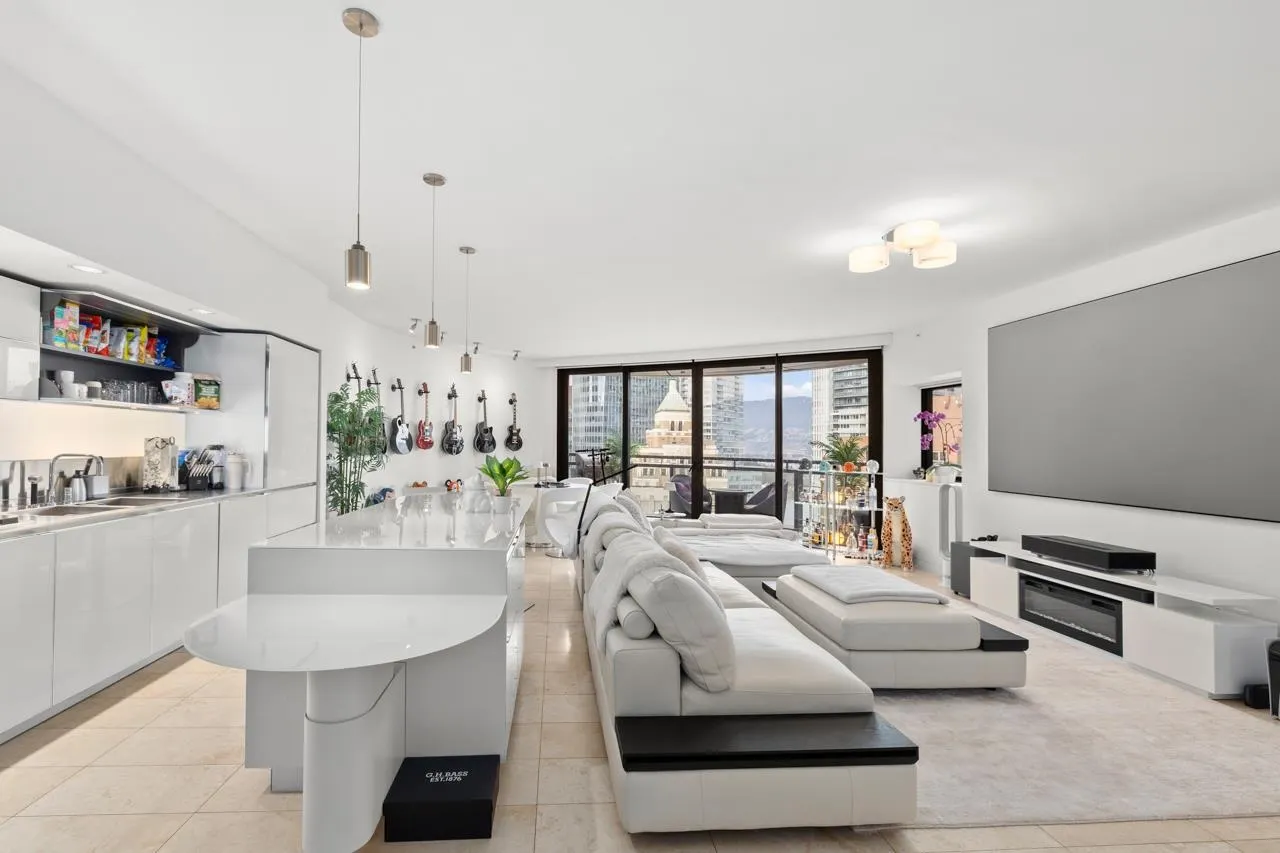 2306 838 W Hastings Street