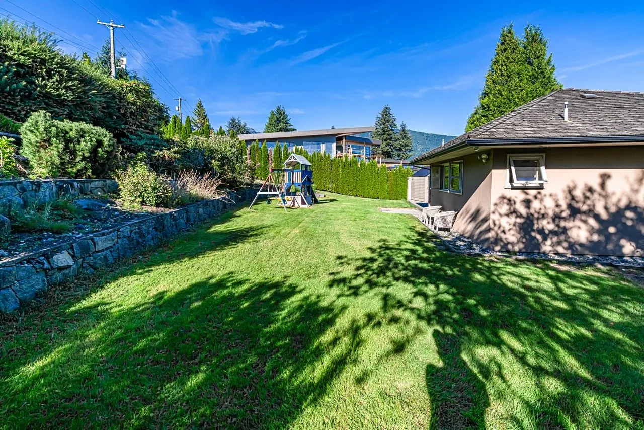 715 King Georges Way
