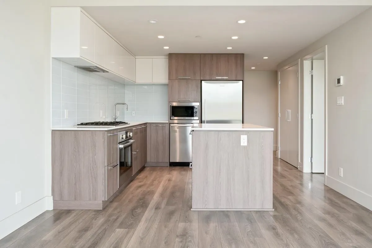 1808 680 Seylynn Crescent