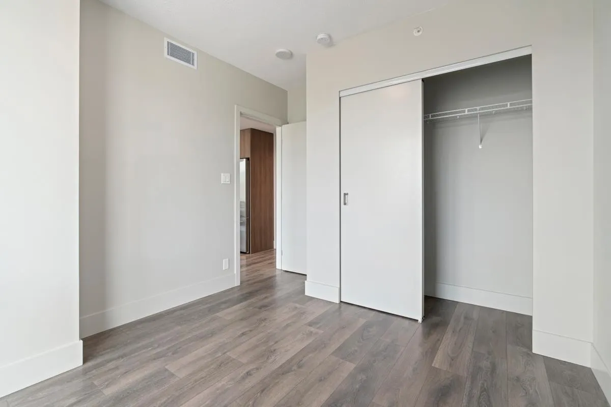 1808 680 Seylynn Crescent
