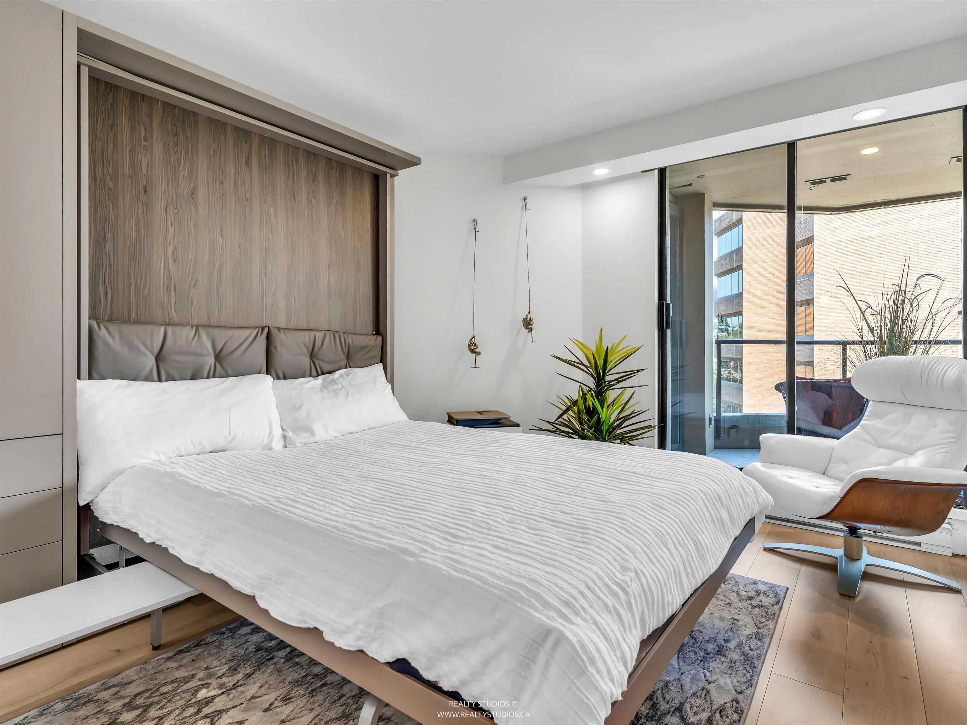 607 1450 Pennyfarthing Drive