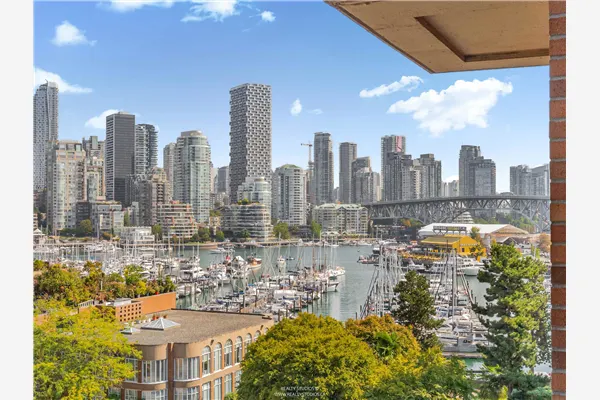 607 1450 Pennyfarthing Drive