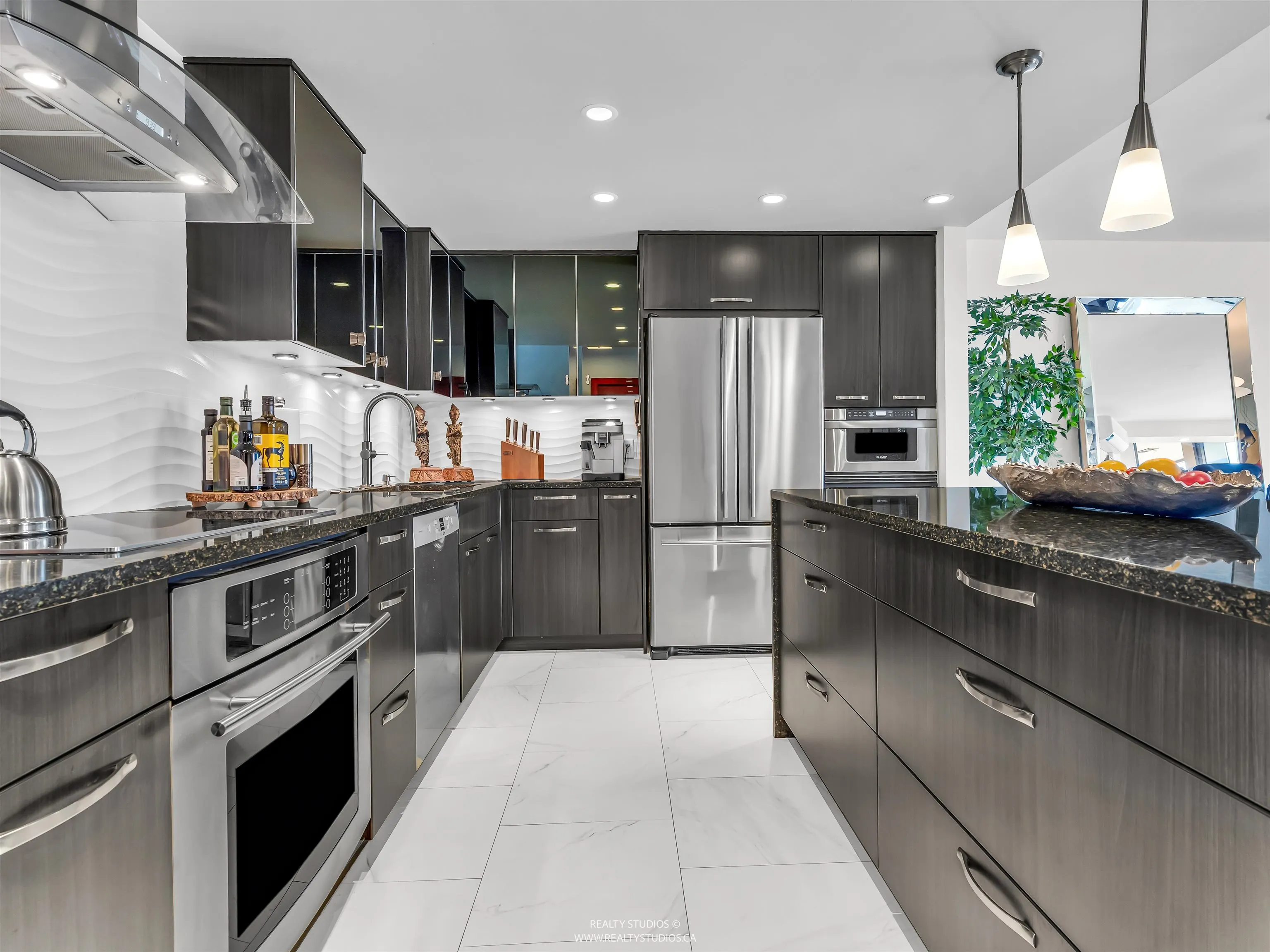 607 1450 Pennyfarthing Drive