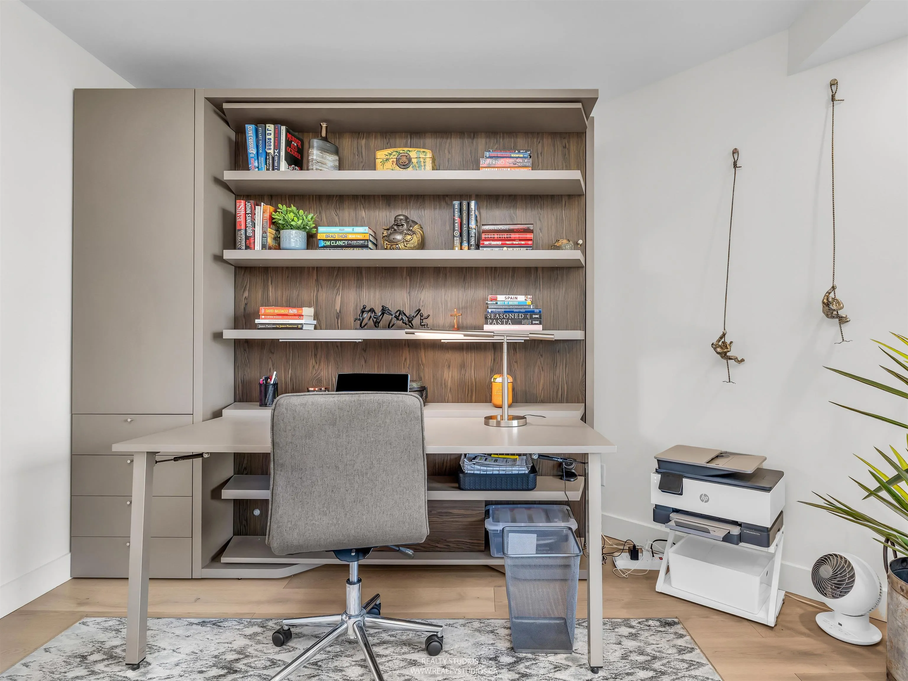 607 1450 Pennyfarthing Drive