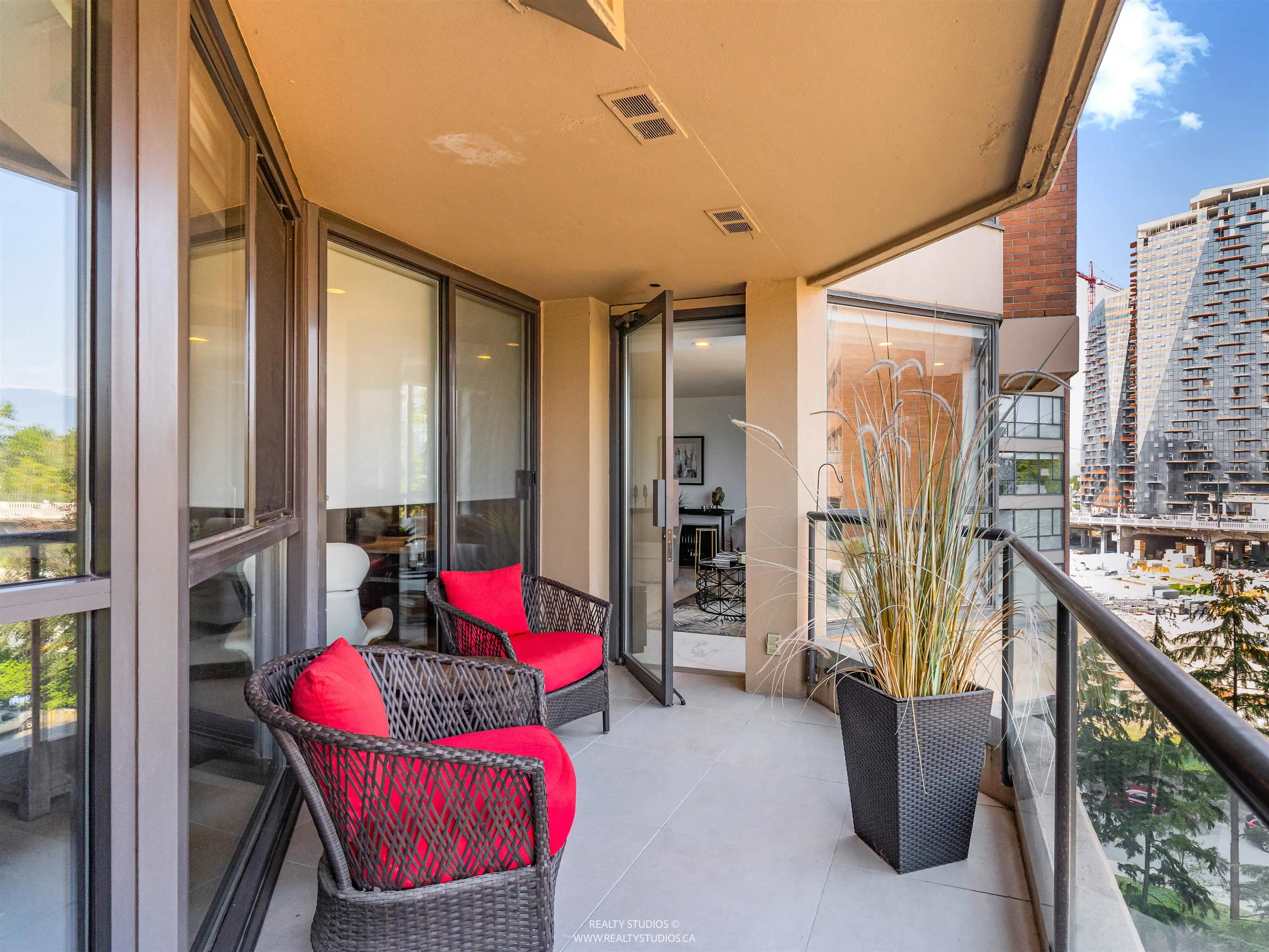 607 1450 Pennyfarthing Drive