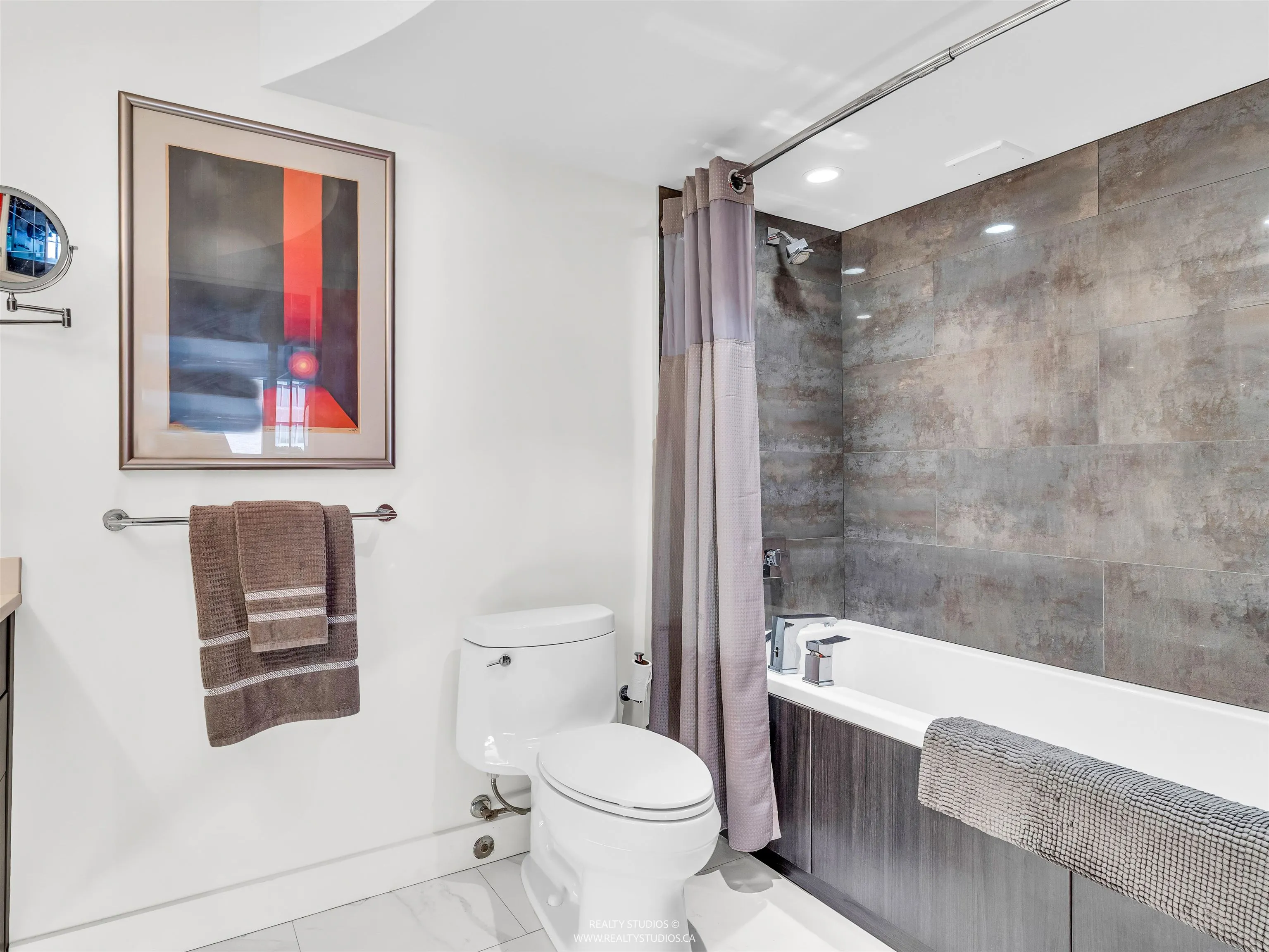 607 1450 Pennyfarthing Drive