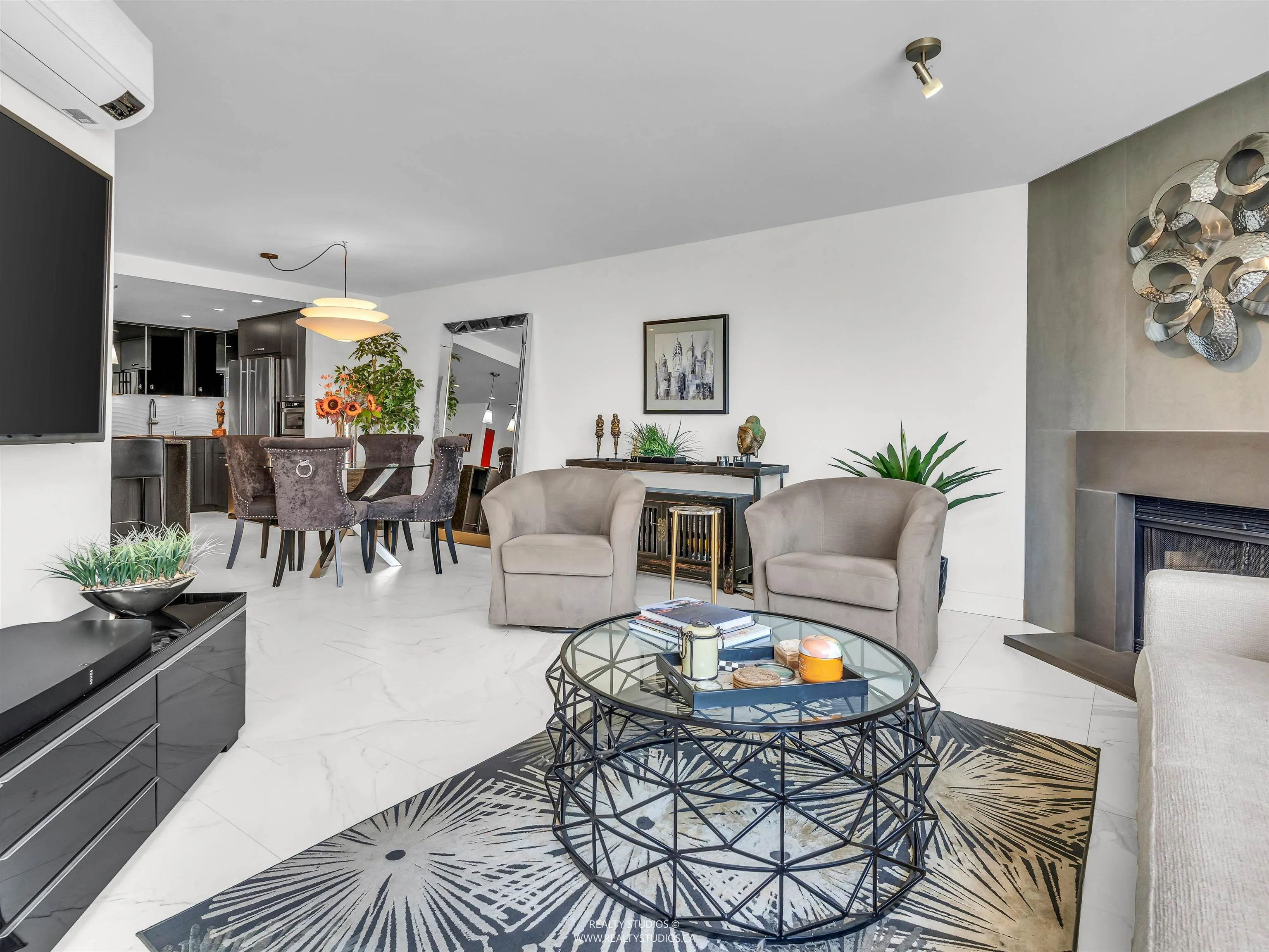 607 1450 Pennyfarthing Drive