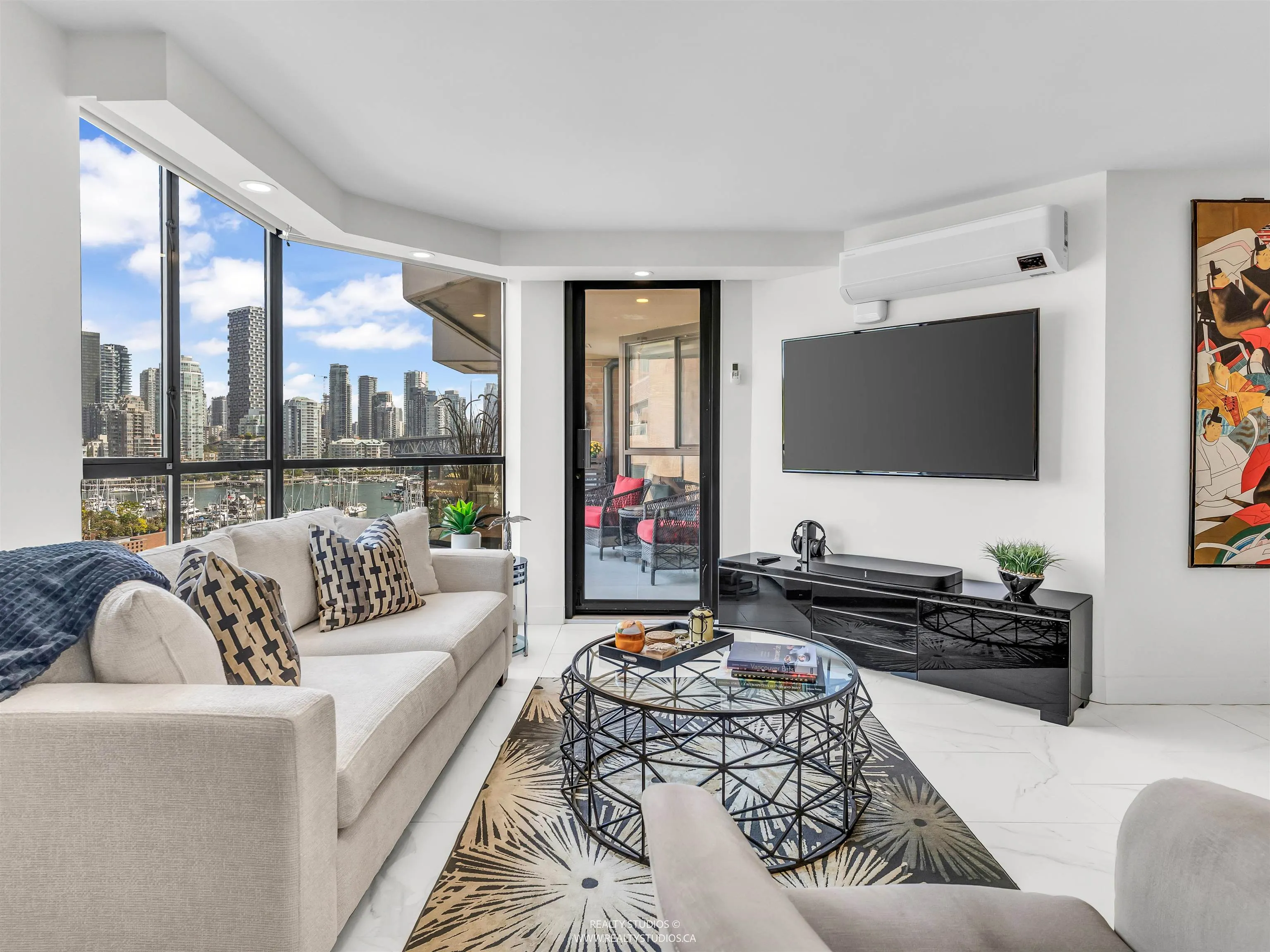 607 1450 Pennyfarthing Drive