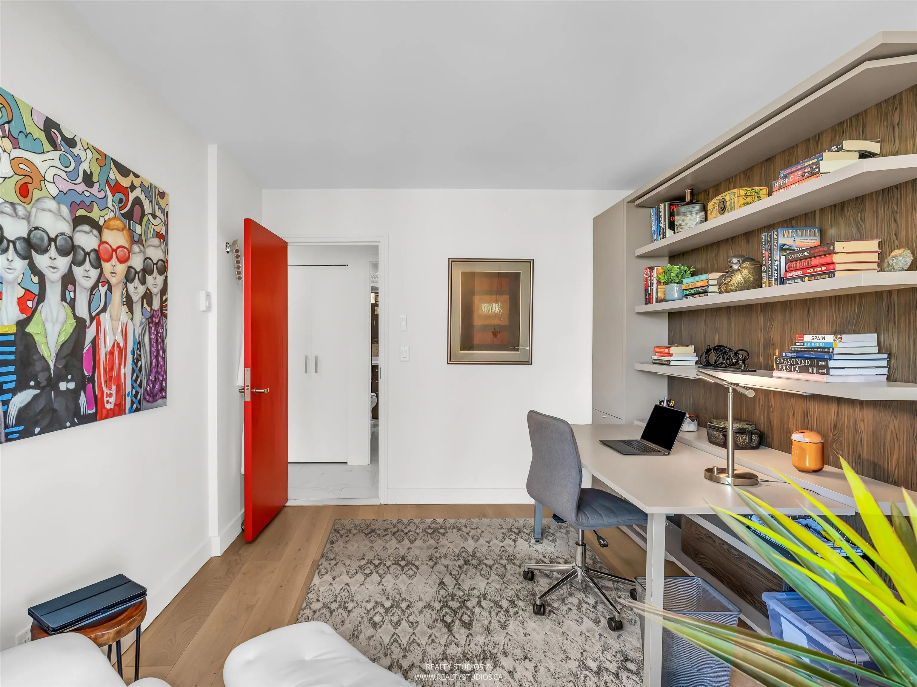 607 1450 Pennyfarthing Drive