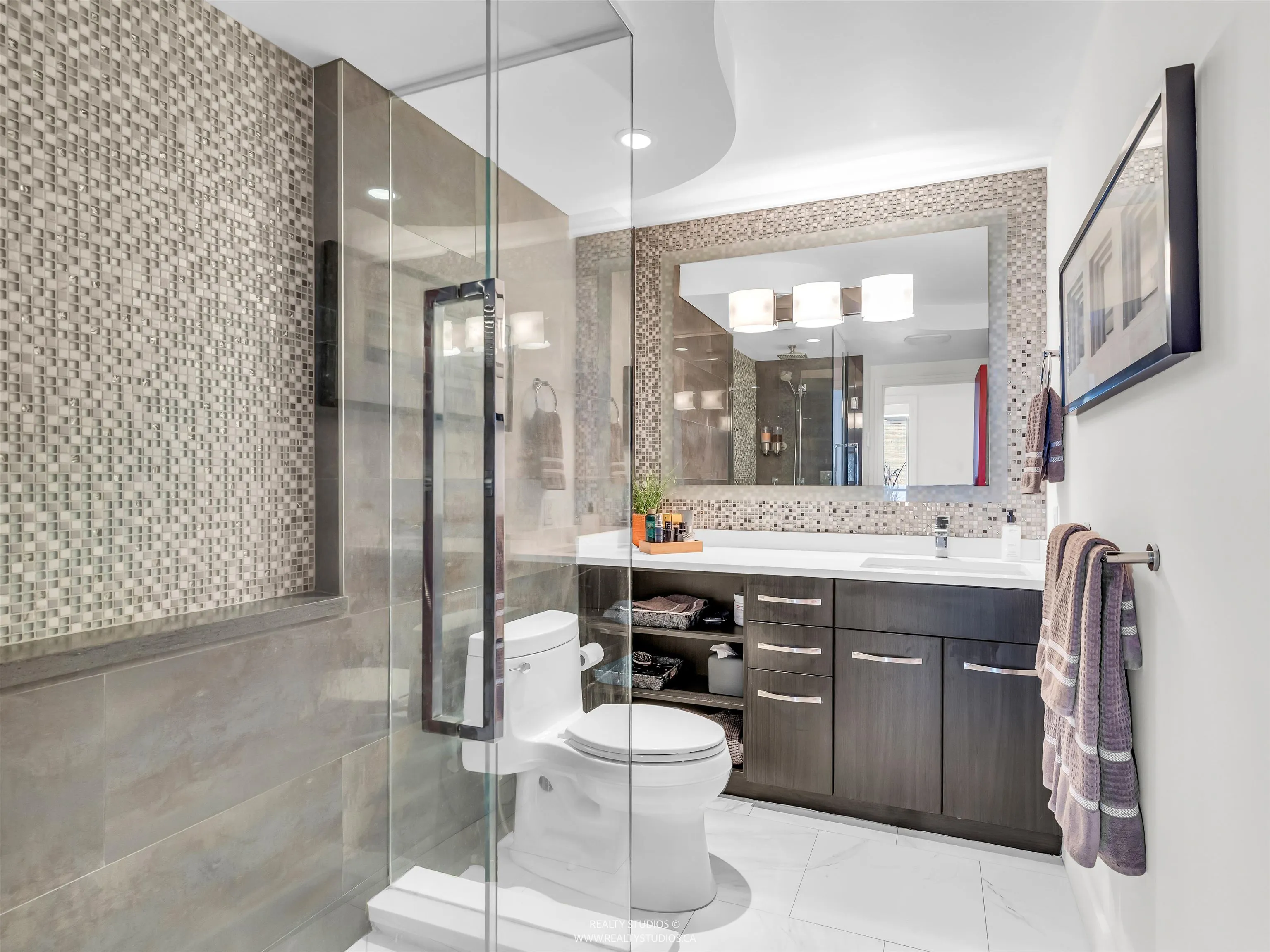 607 1450 Pennyfarthing Drive