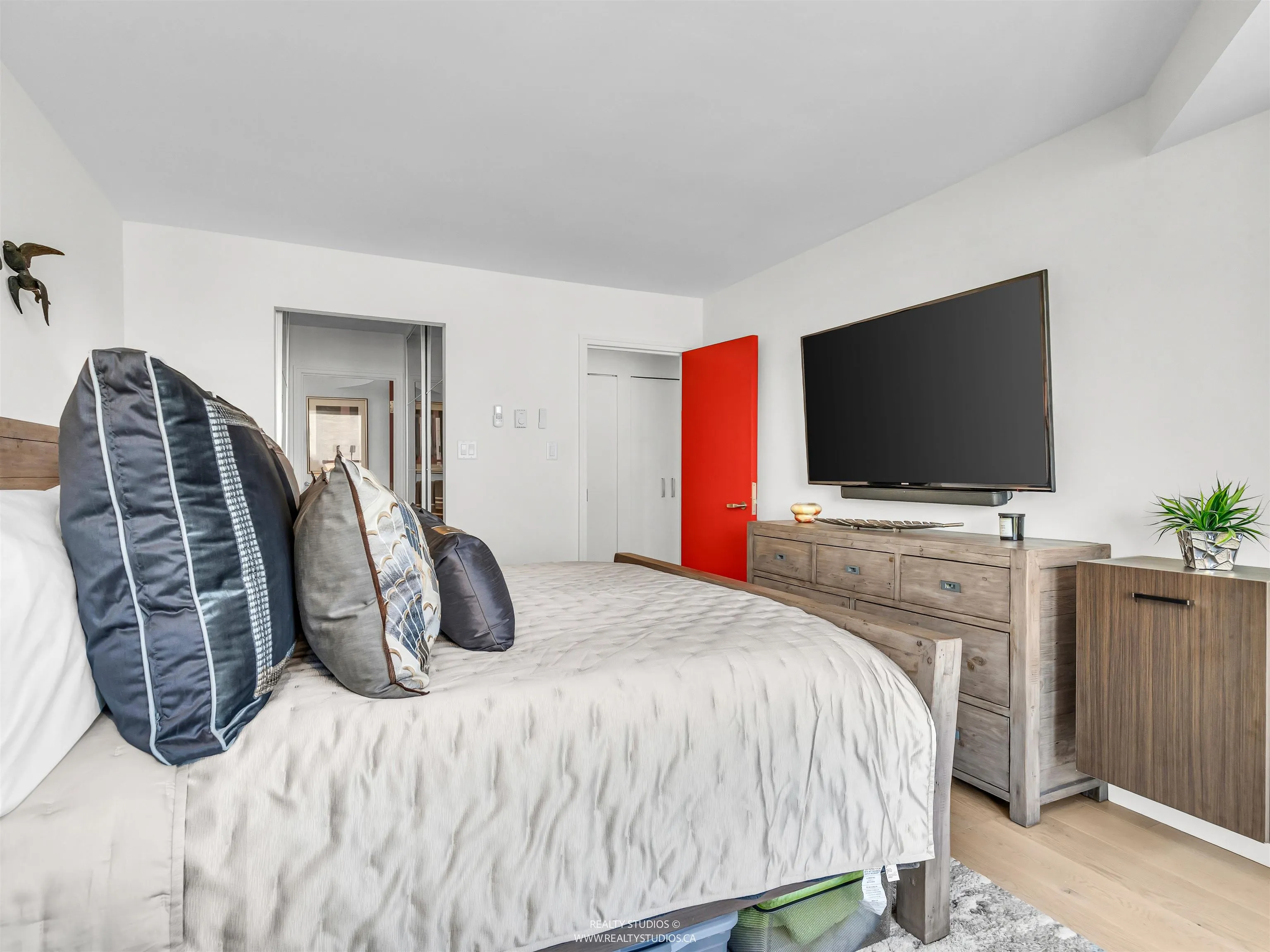 607 1450 Pennyfarthing Drive