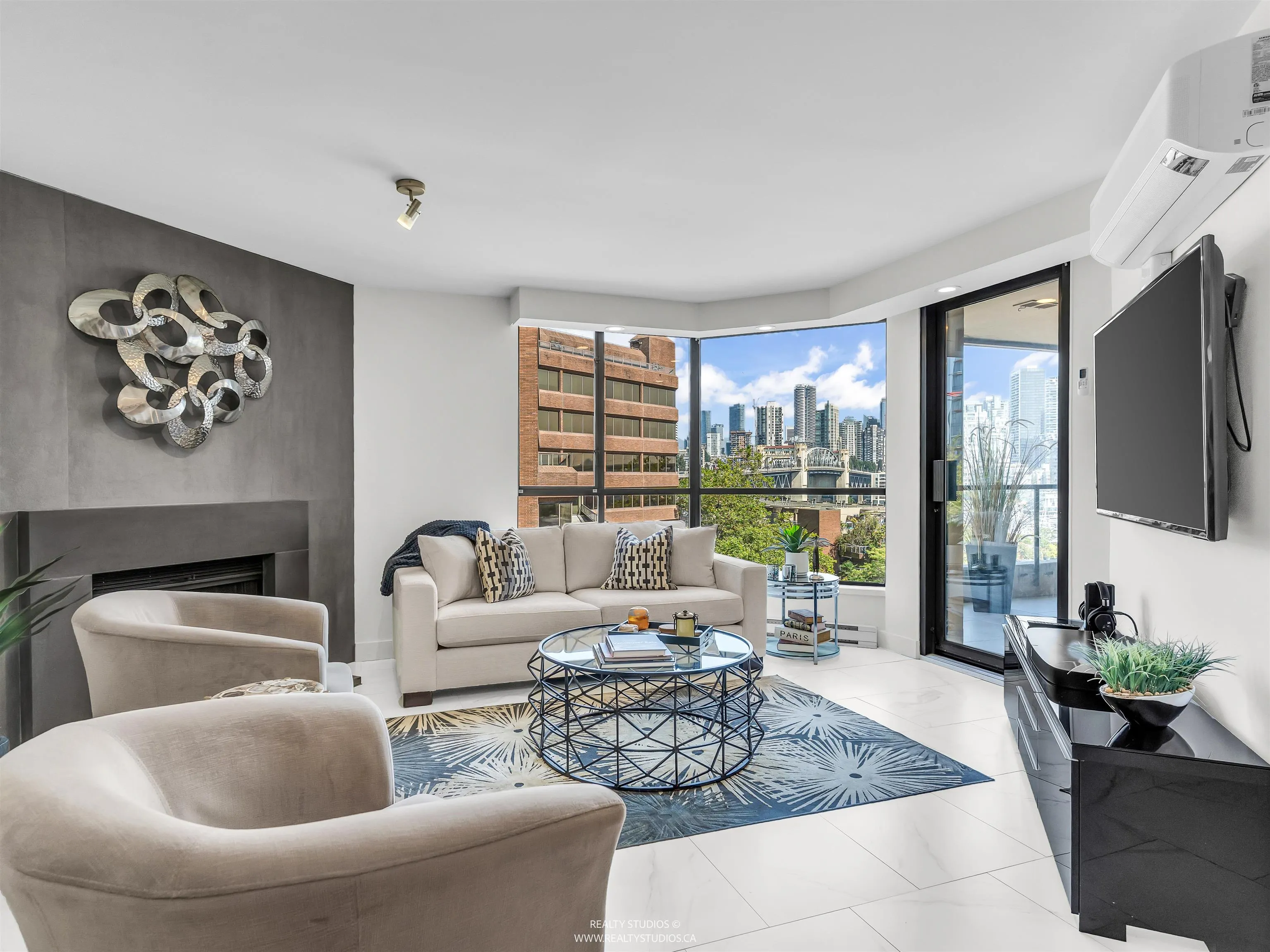 607 1450 Pennyfarthing Drive