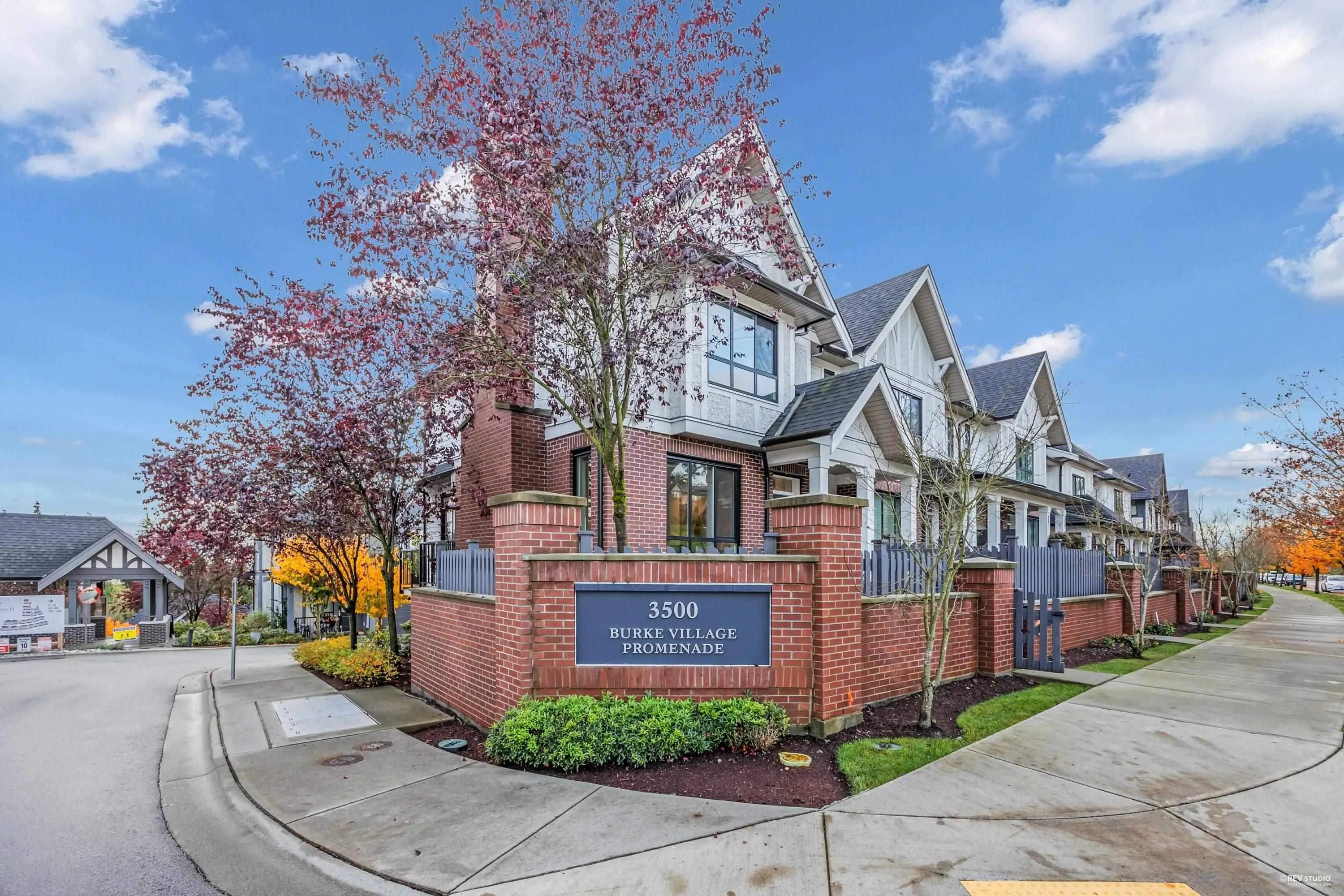 60 3500 Burke Village Promenade
