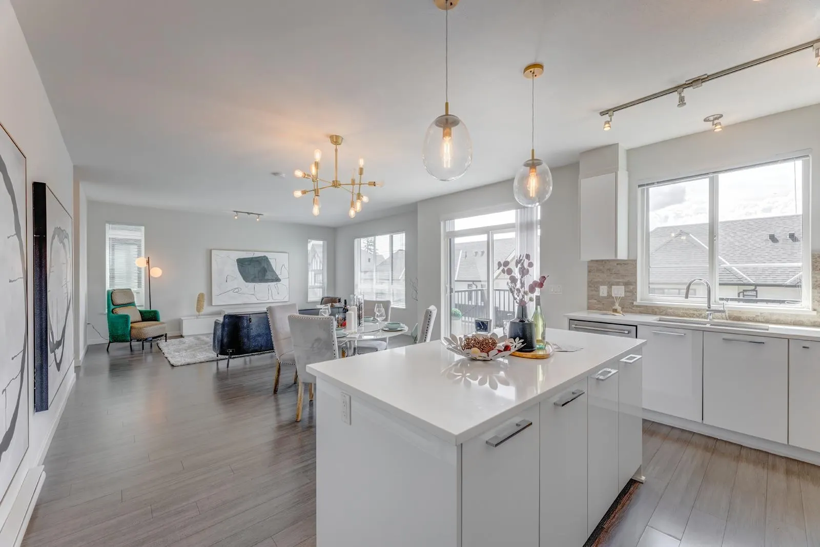 60 3500 Burke Village Promenade