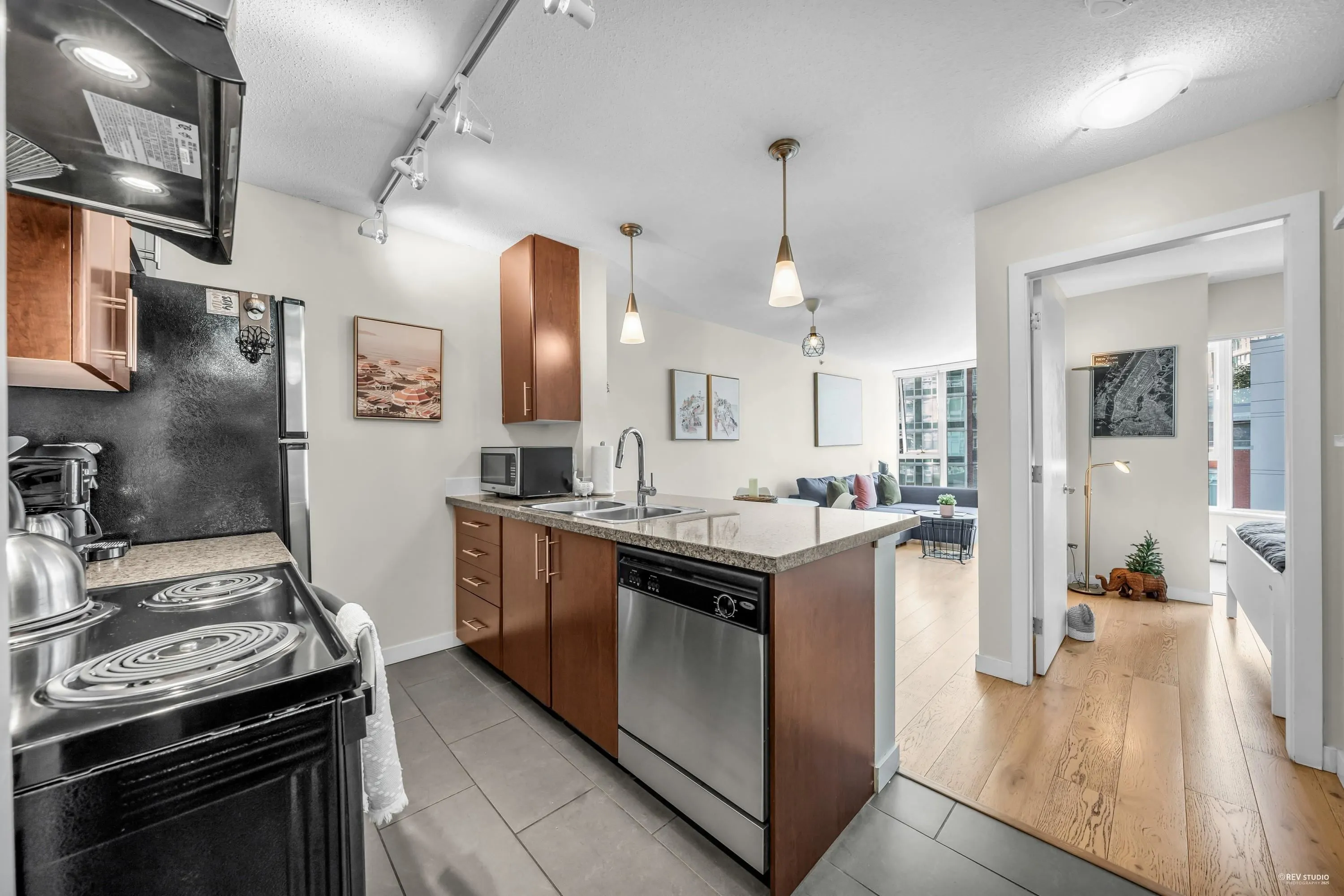 703 58 Keefer Place