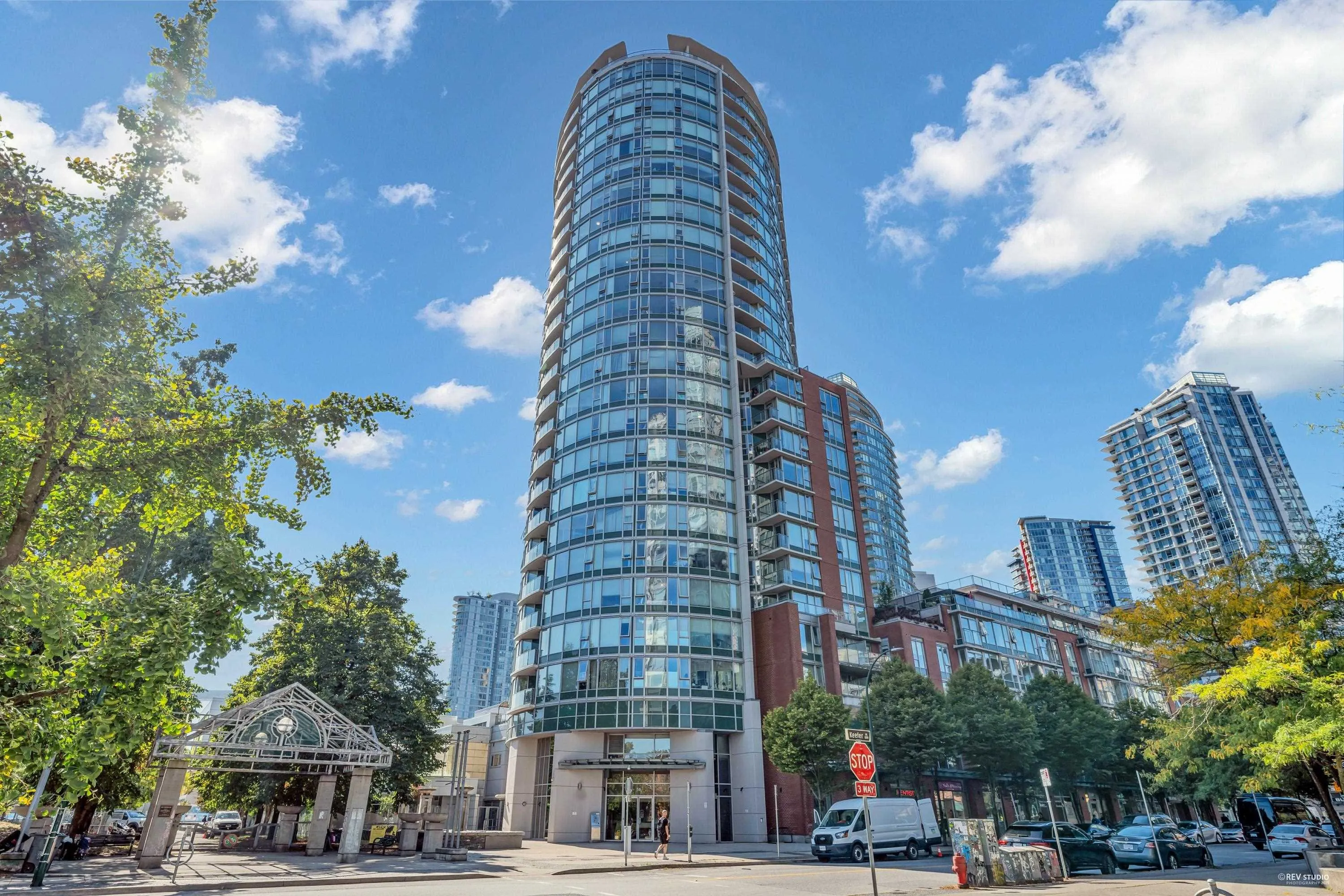 703 58 Keefer Place