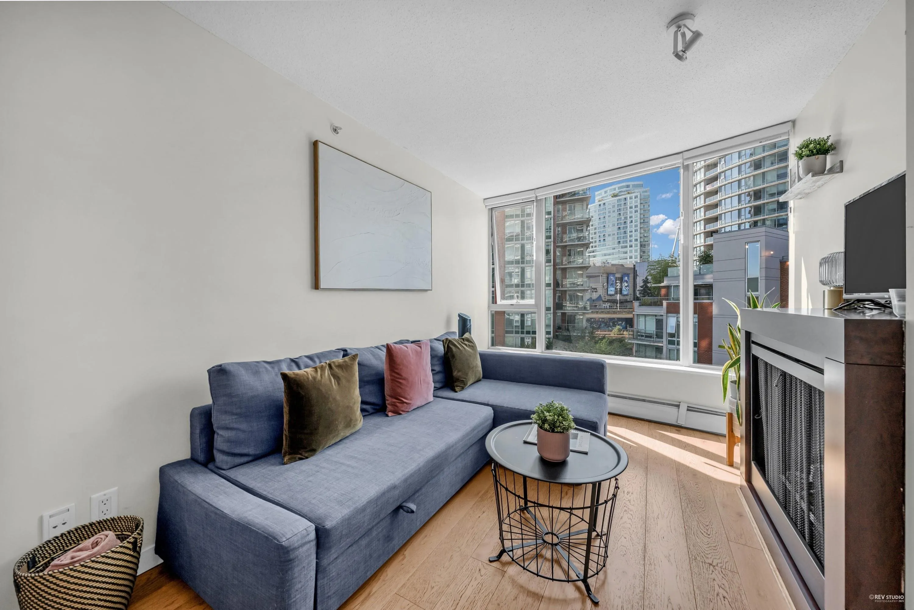 703 58 Keefer Place