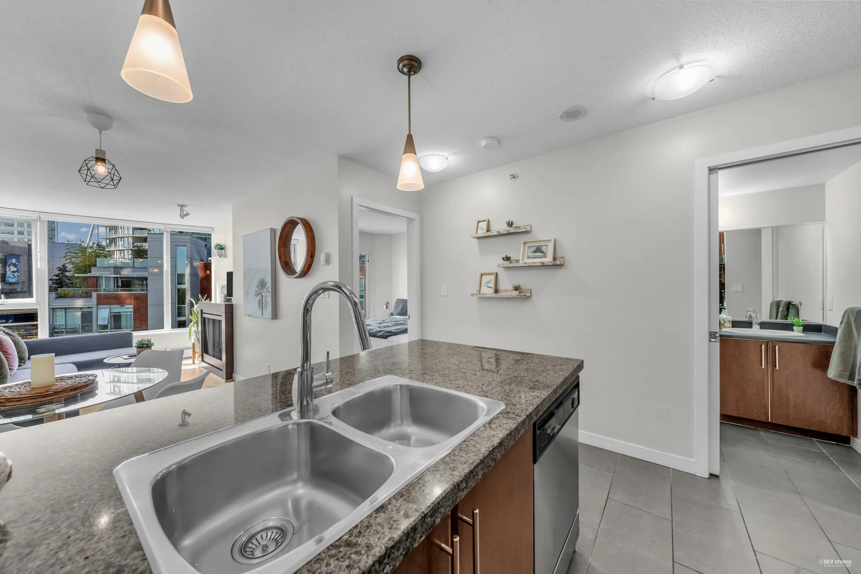 703 58 Keefer Place