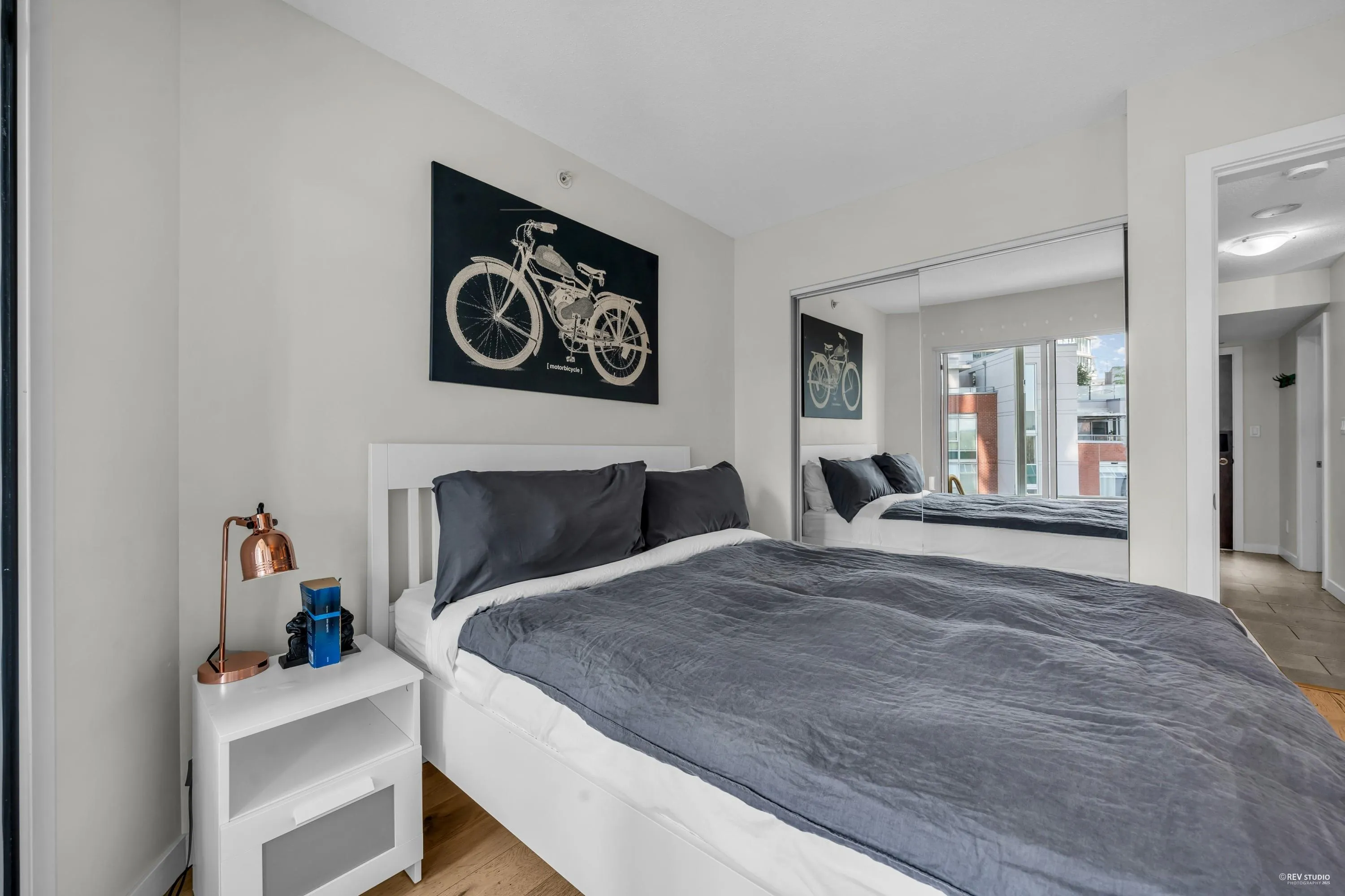 703 58 Keefer Place