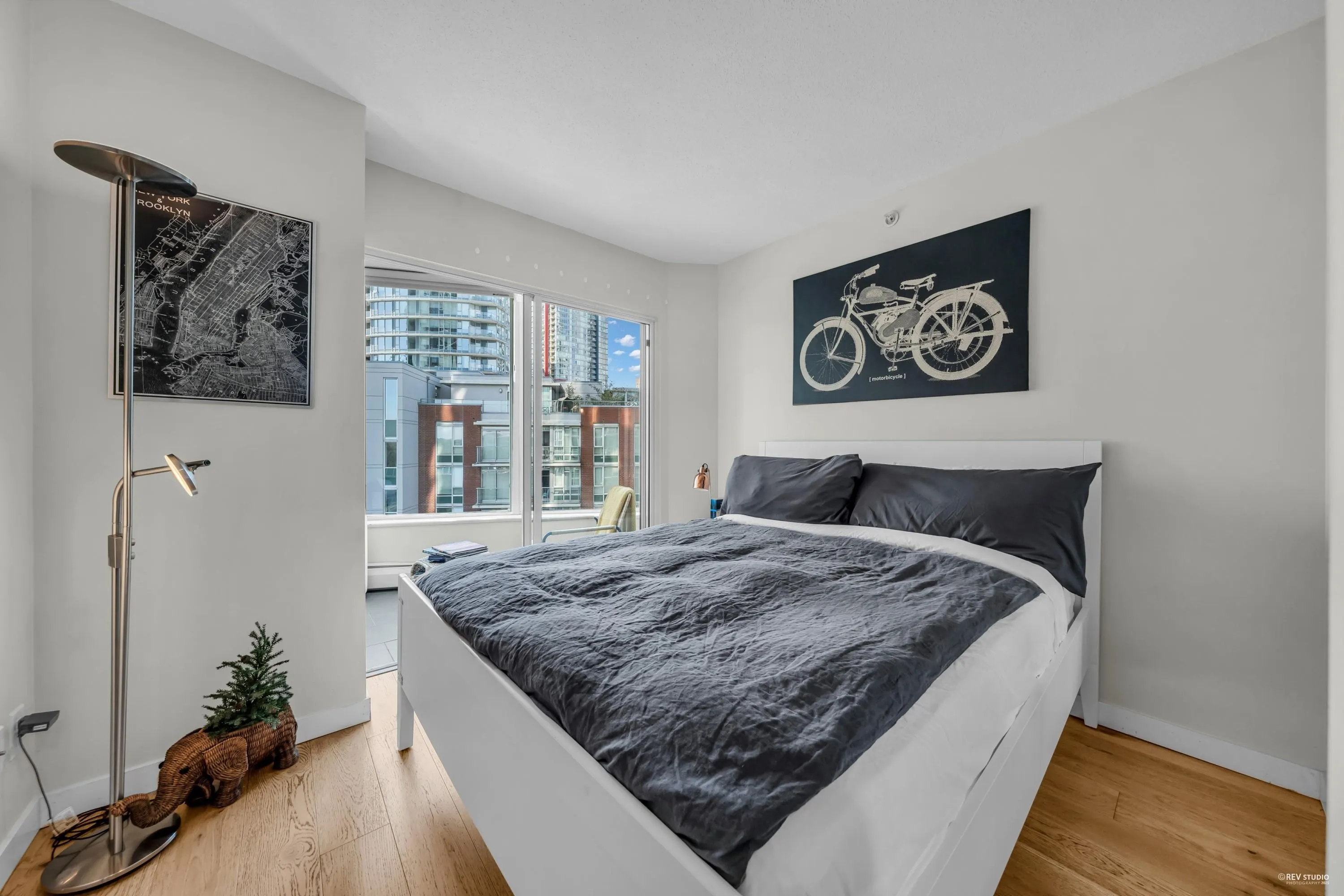 703 58 Keefer Place