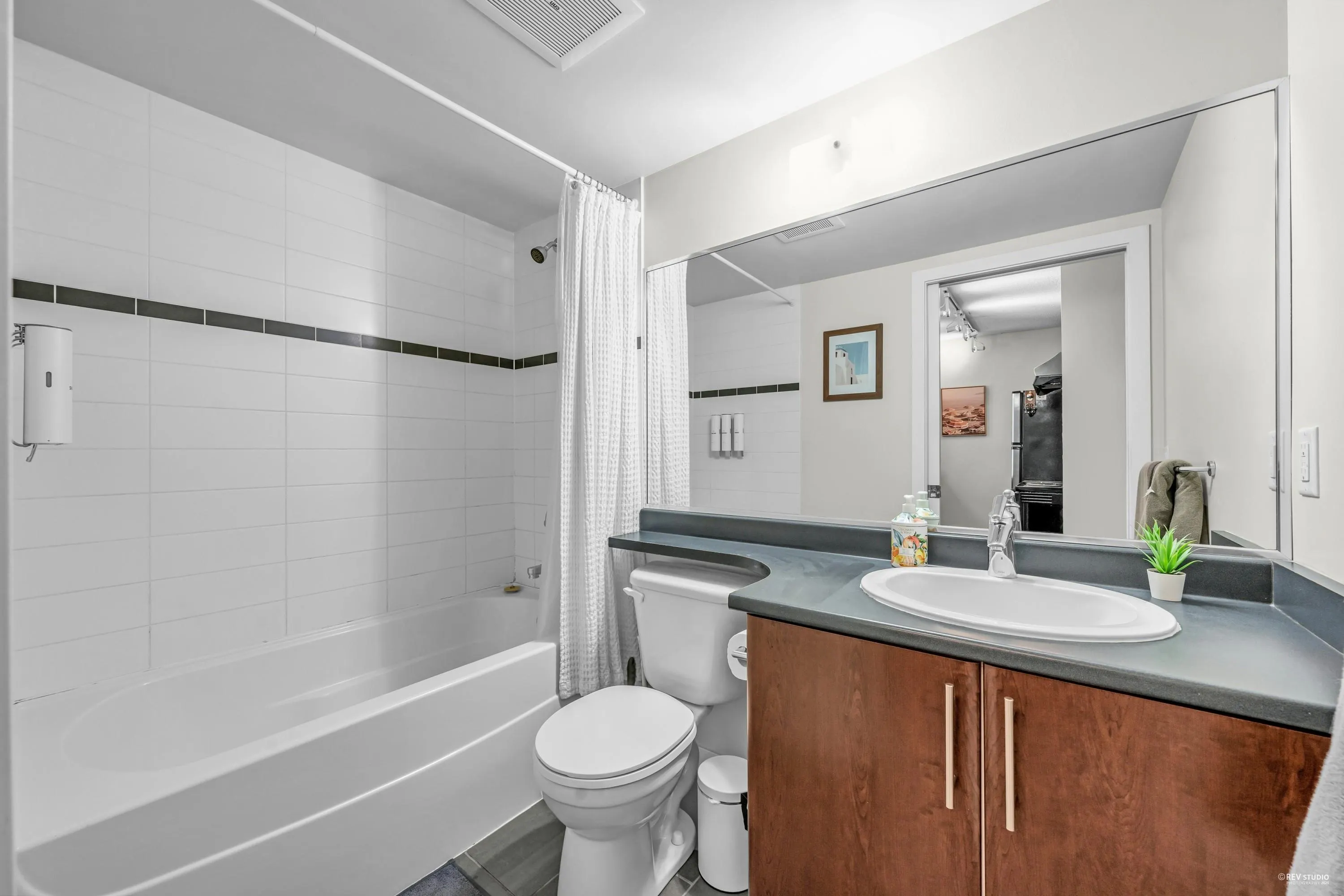 703 58 Keefer Place