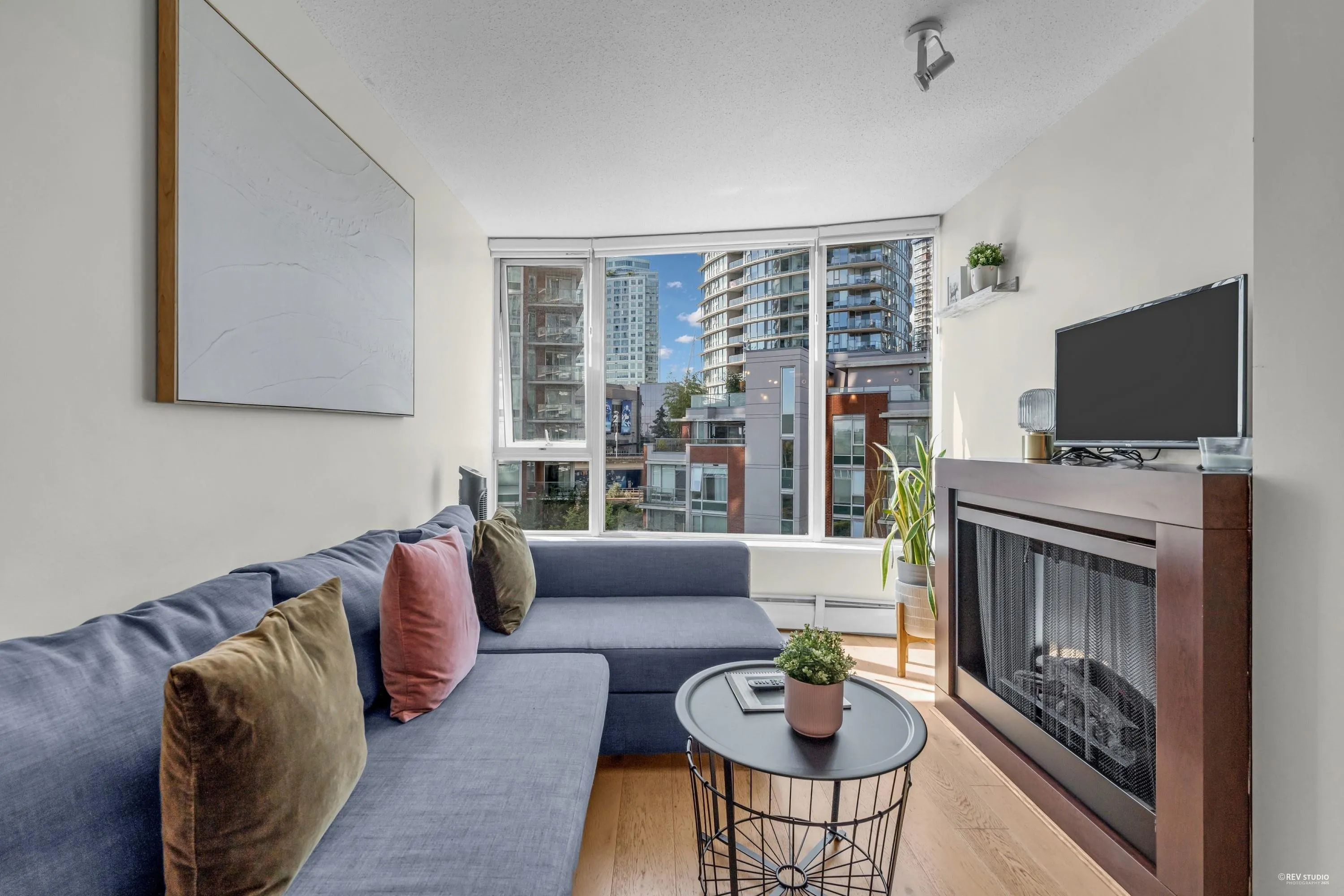 703 58 Keefer Place