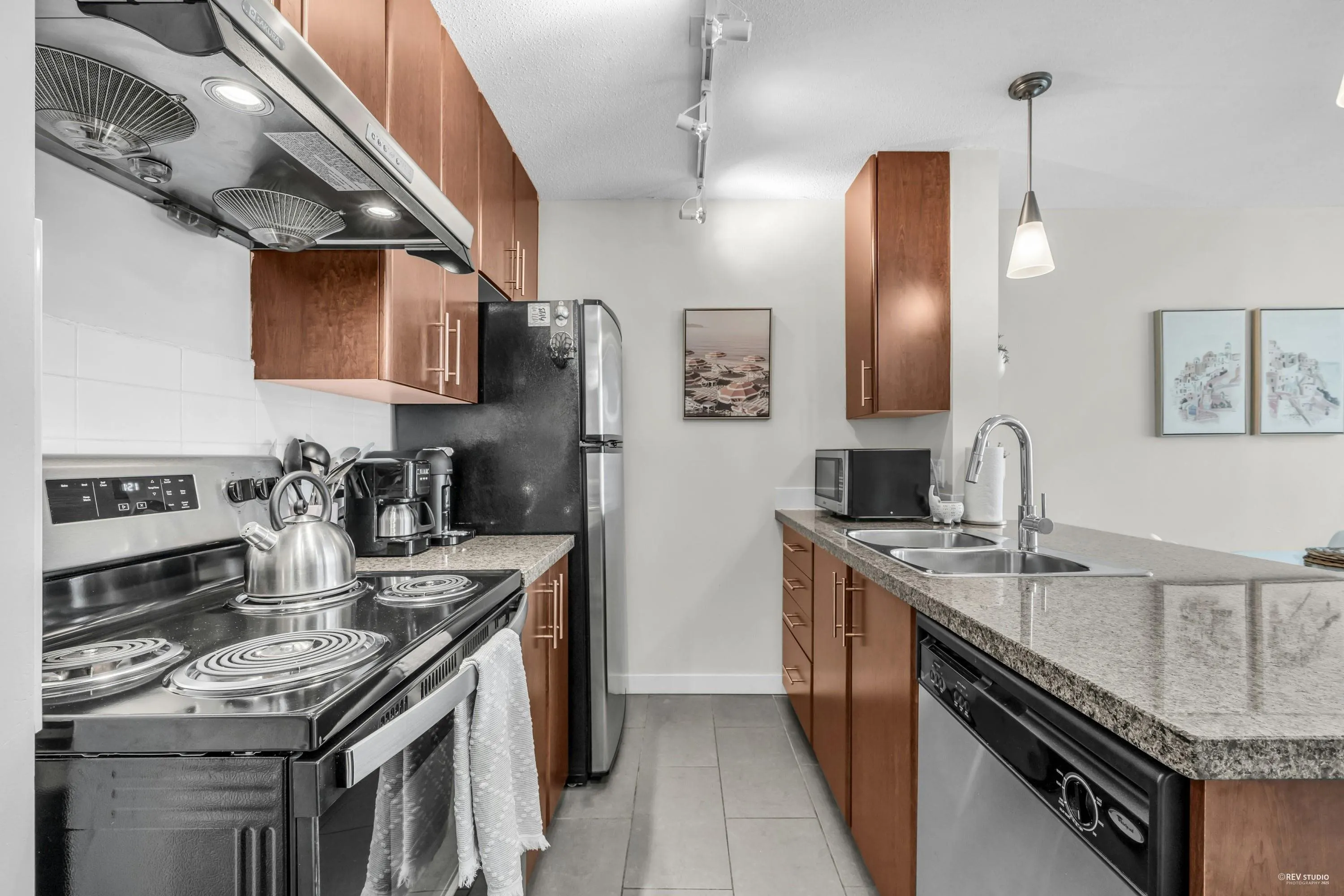 703 58 Keefer Place
