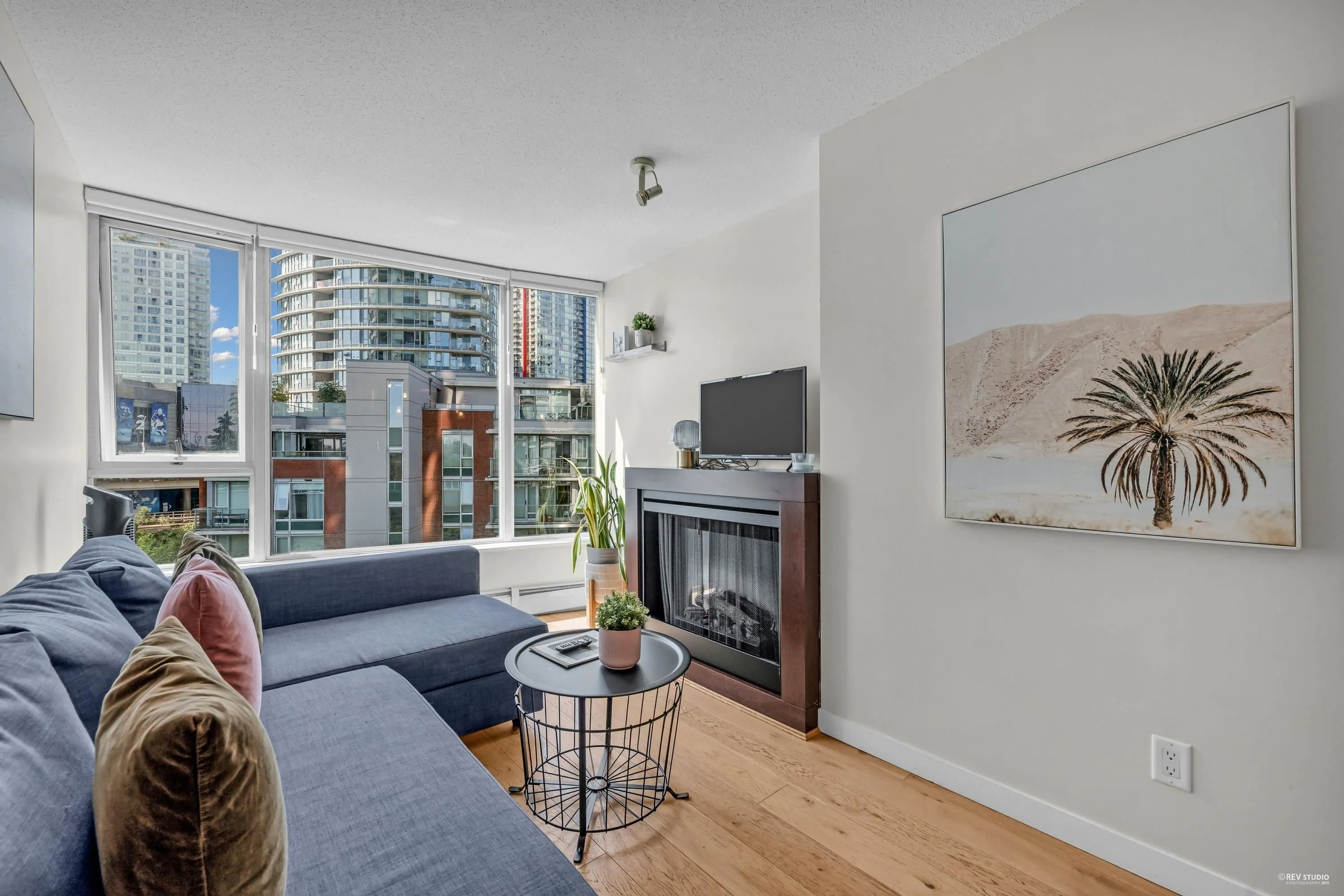 703 58 Keefer Place
