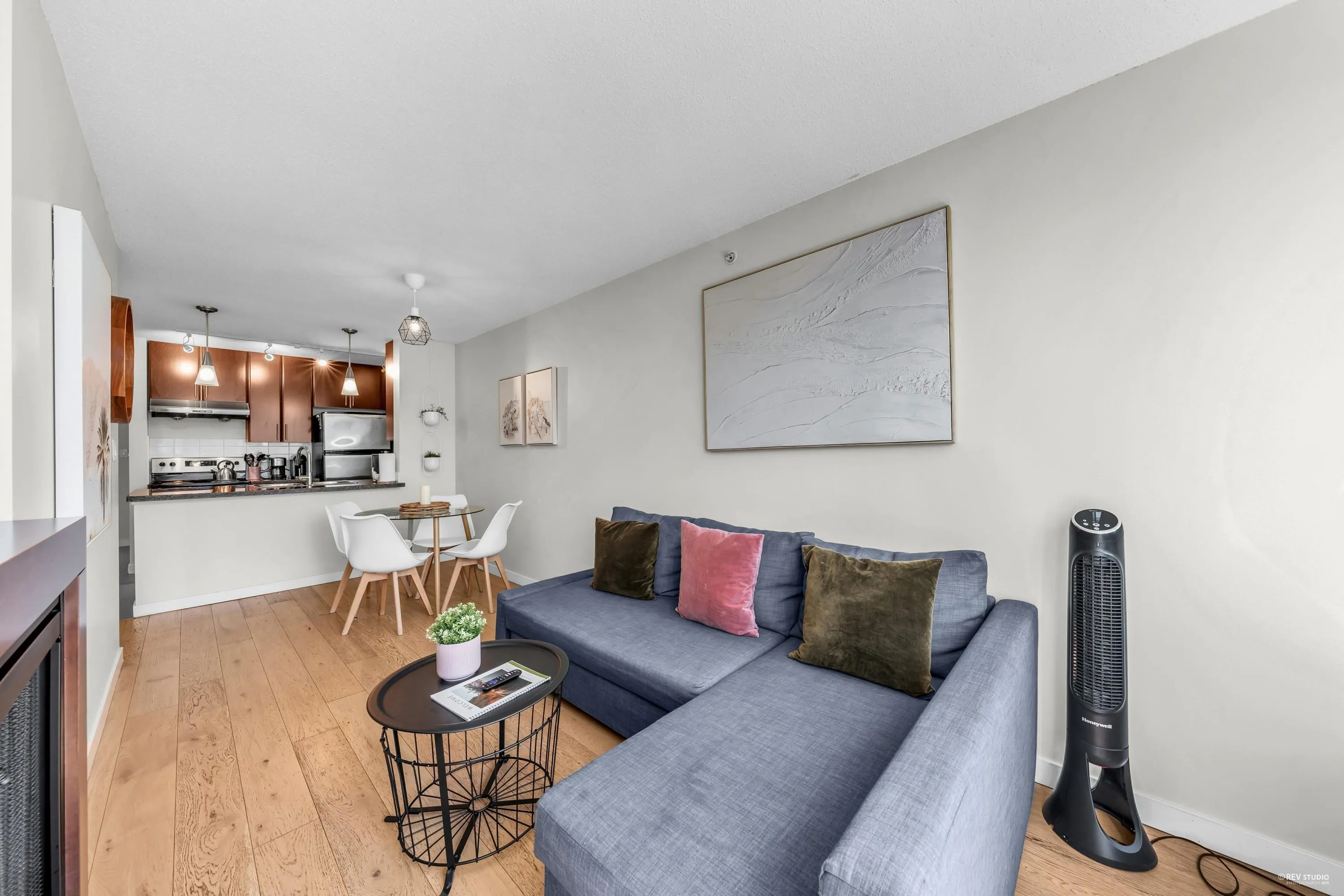 703 58 Keefer Place