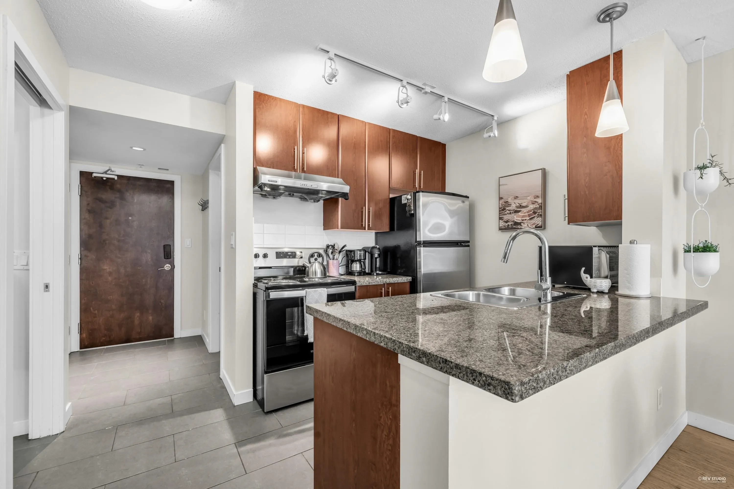 703 58 Keefer Place