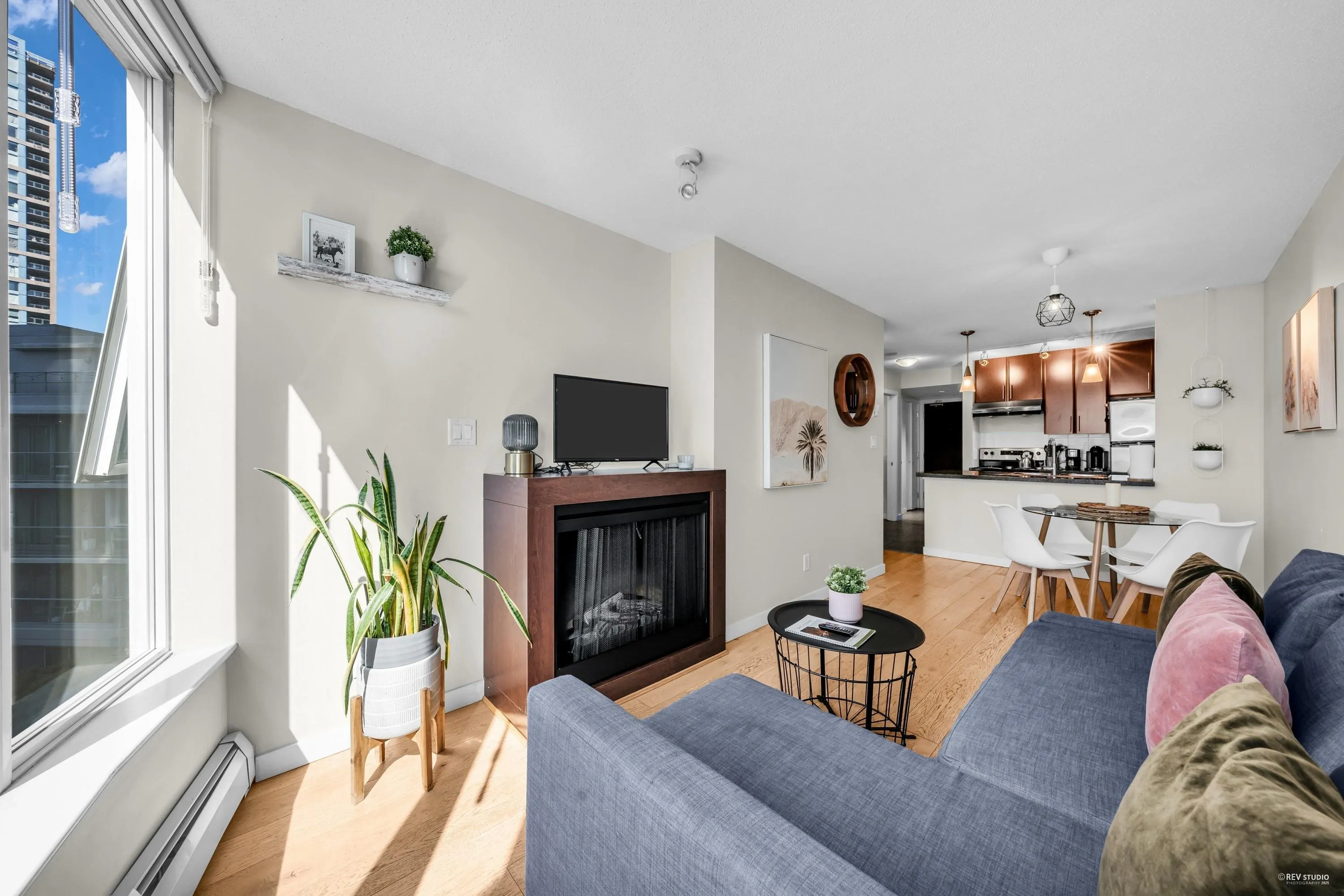 703 58 Keefer Place
