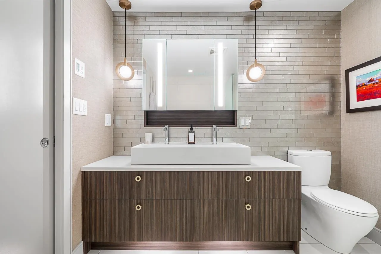 1402 15152 Russell Avenue