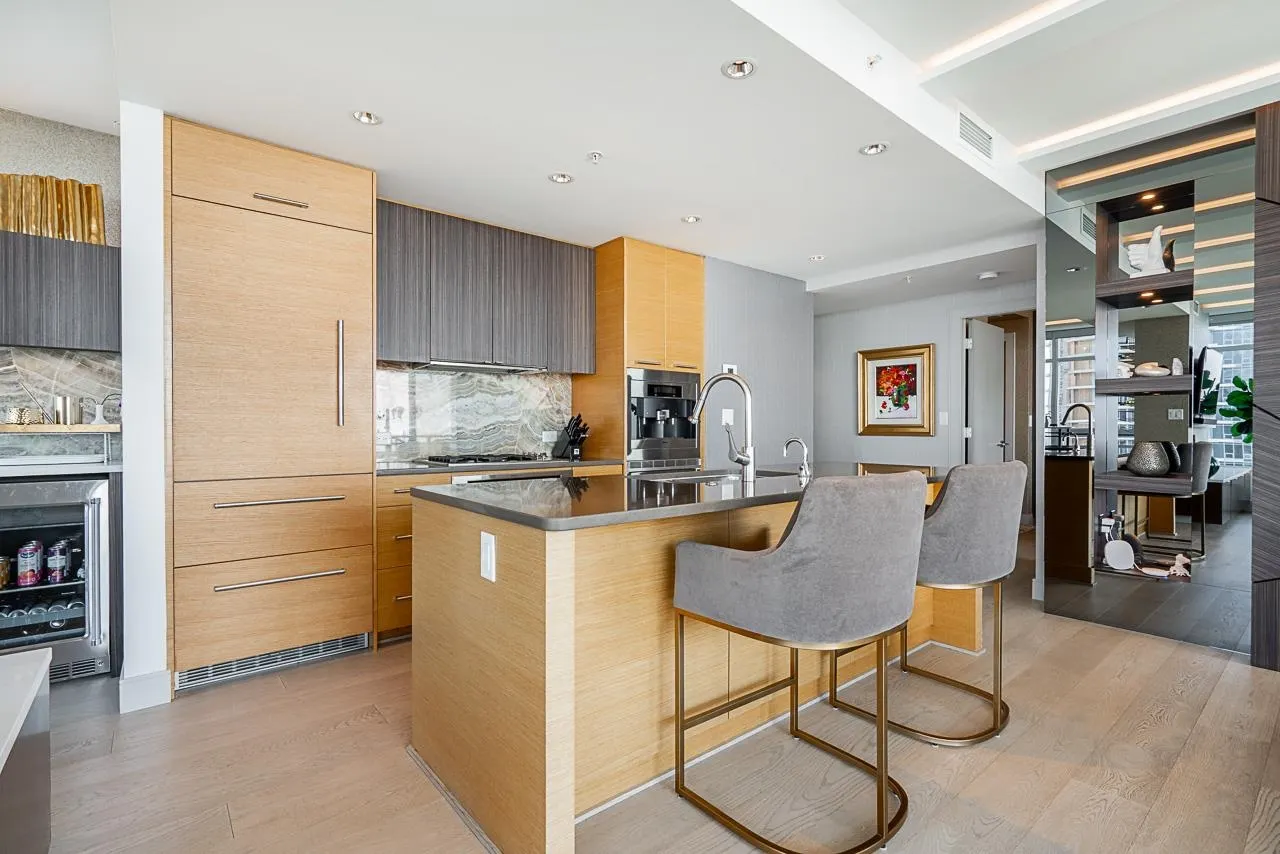 1402 15152 Russell Avenue