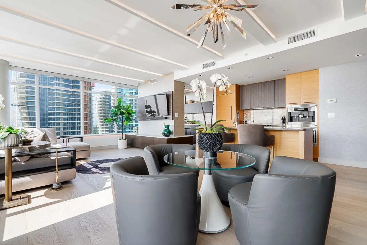 1402 15152 Russell Avenue