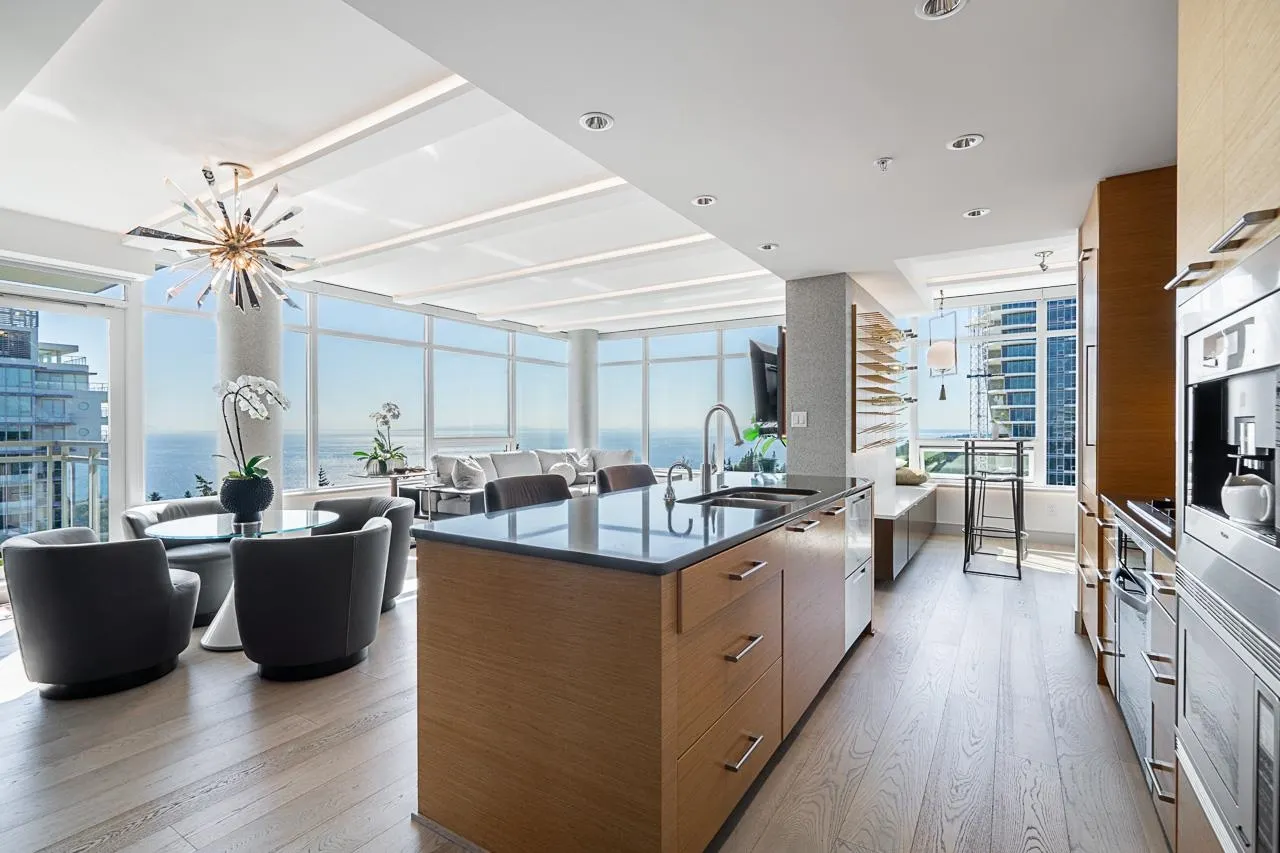 1402 15152 Russell Avenue