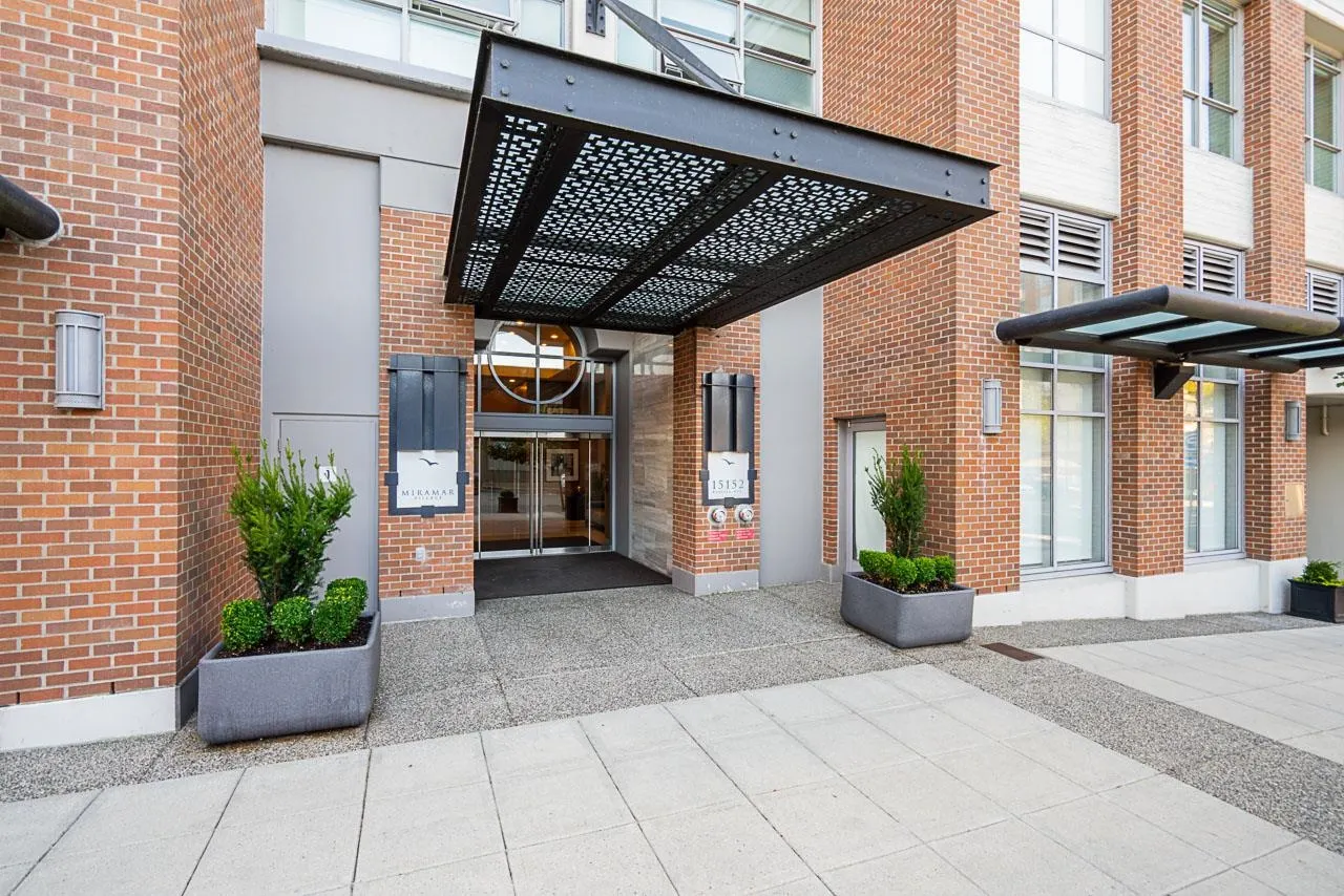 1402 15152 Russell Avenue