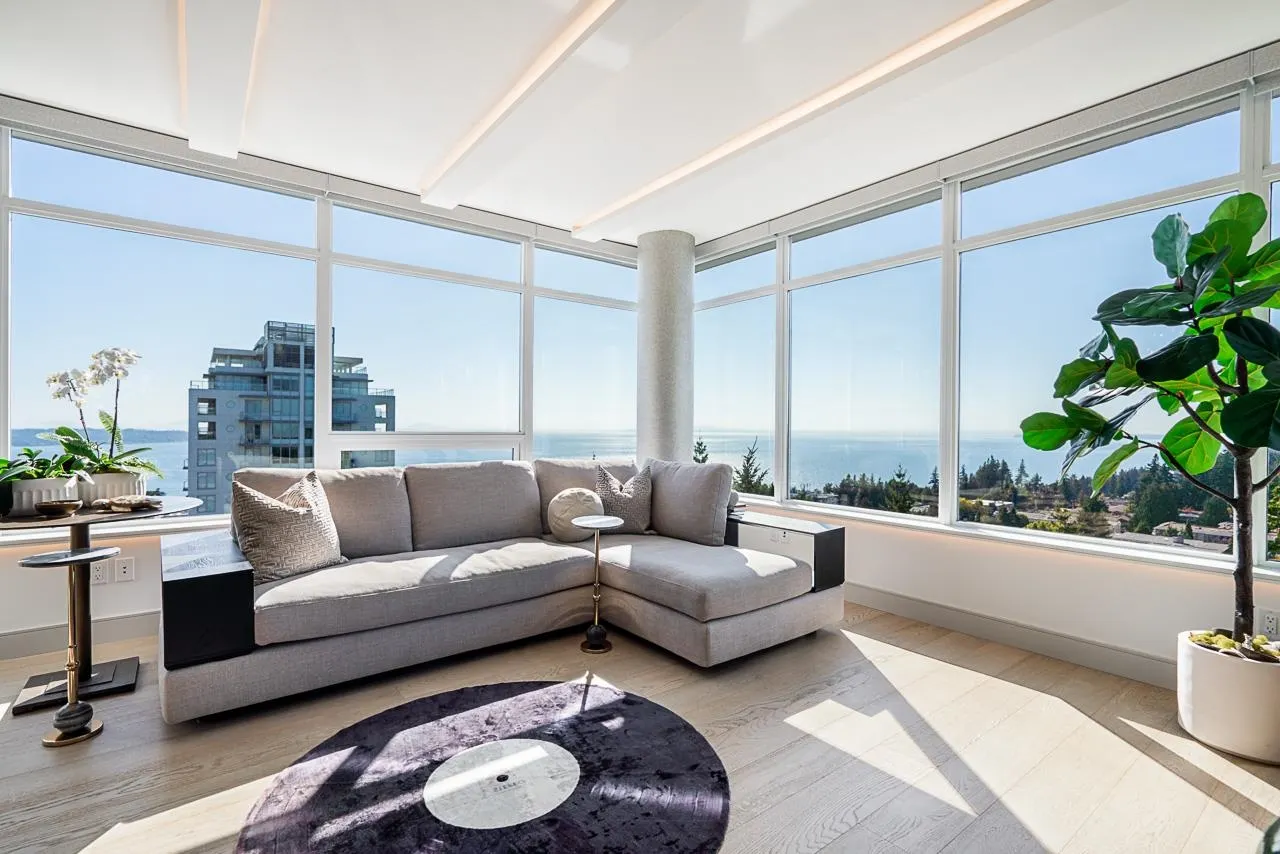 1402 15152 Russell Avenue