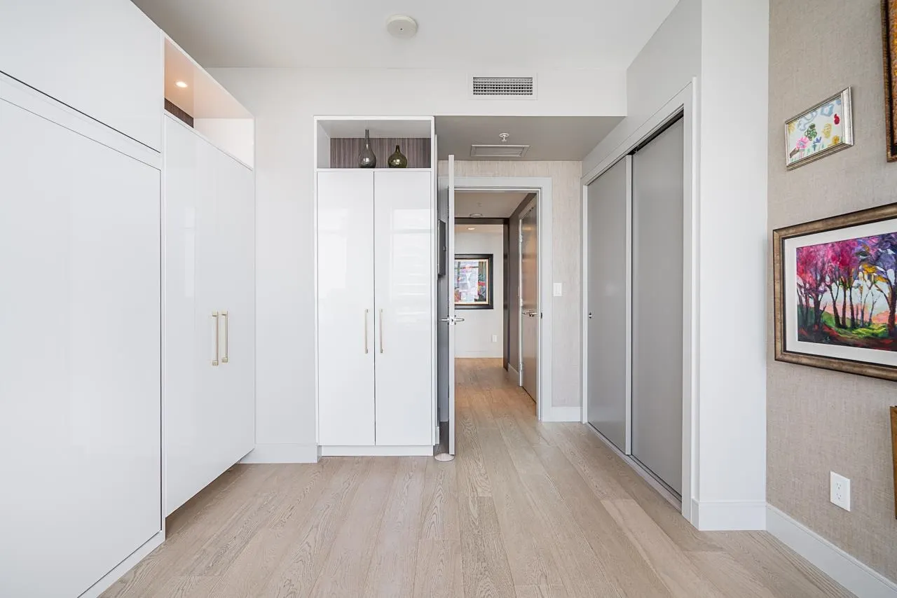 1402 15152 Russell Avenue