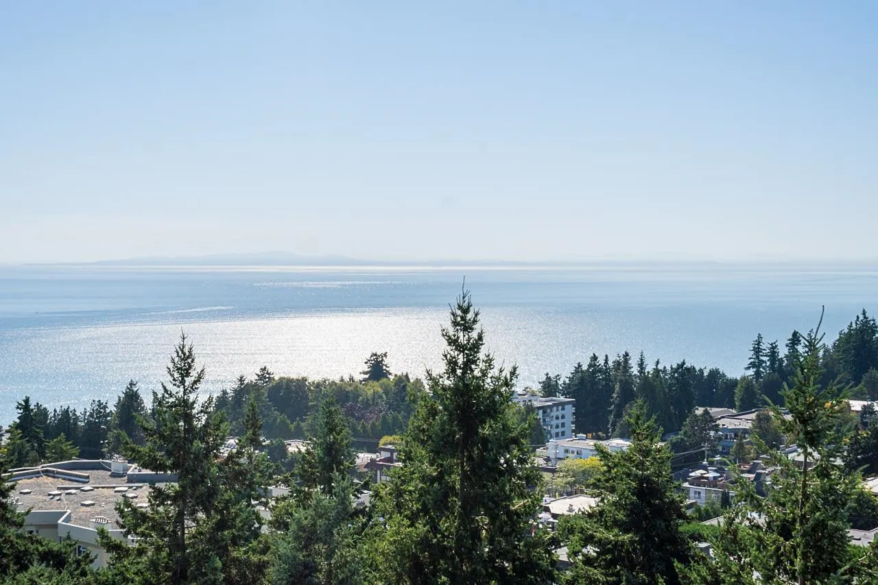 1402 15152 Russell Avenue