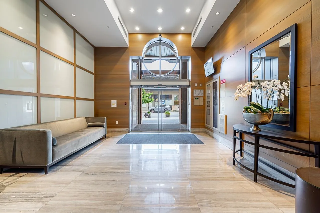 1402 15152 Russell Avenue