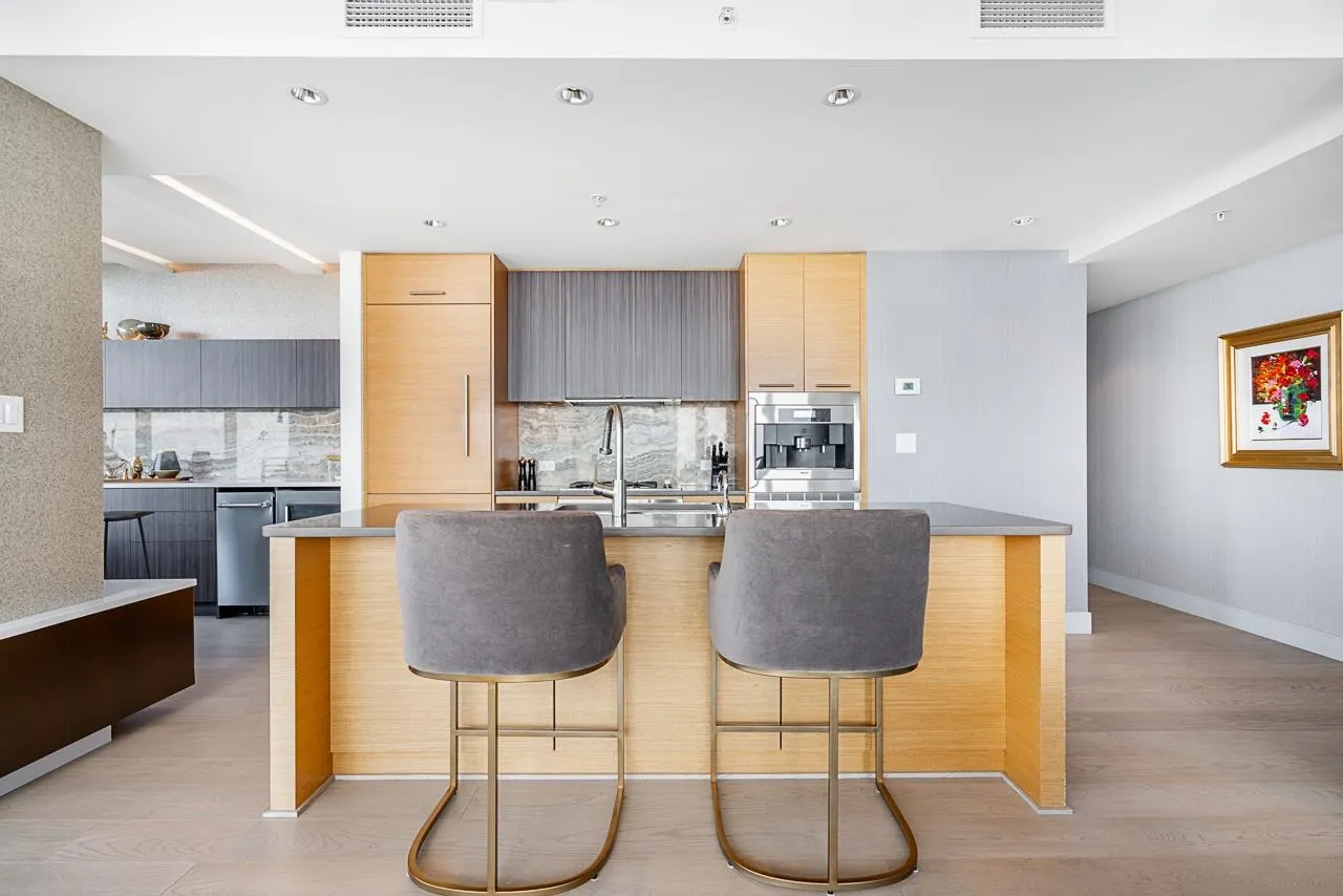 1402 15152 Russell Avenue