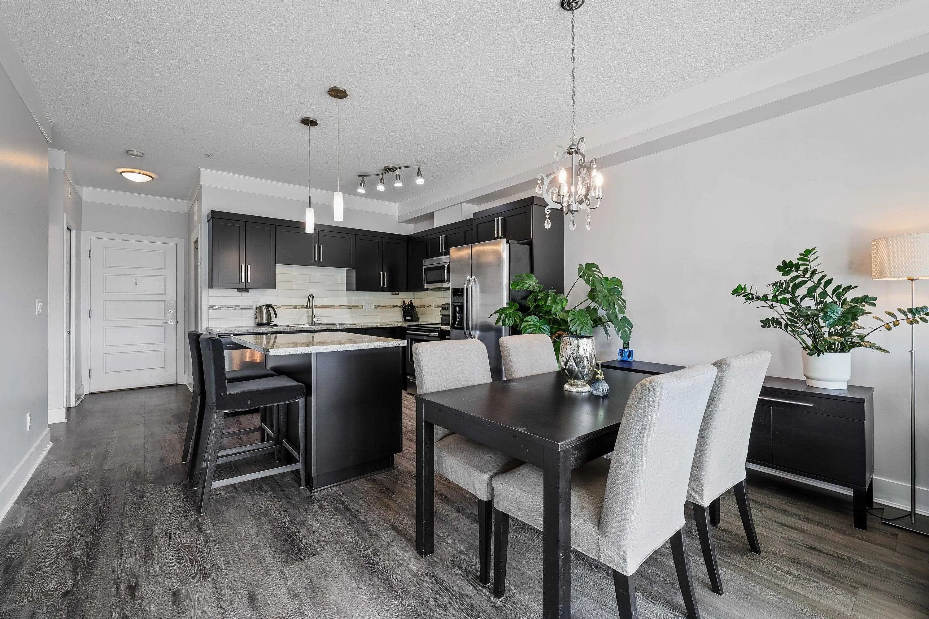 207 20630 Douglas Crescent