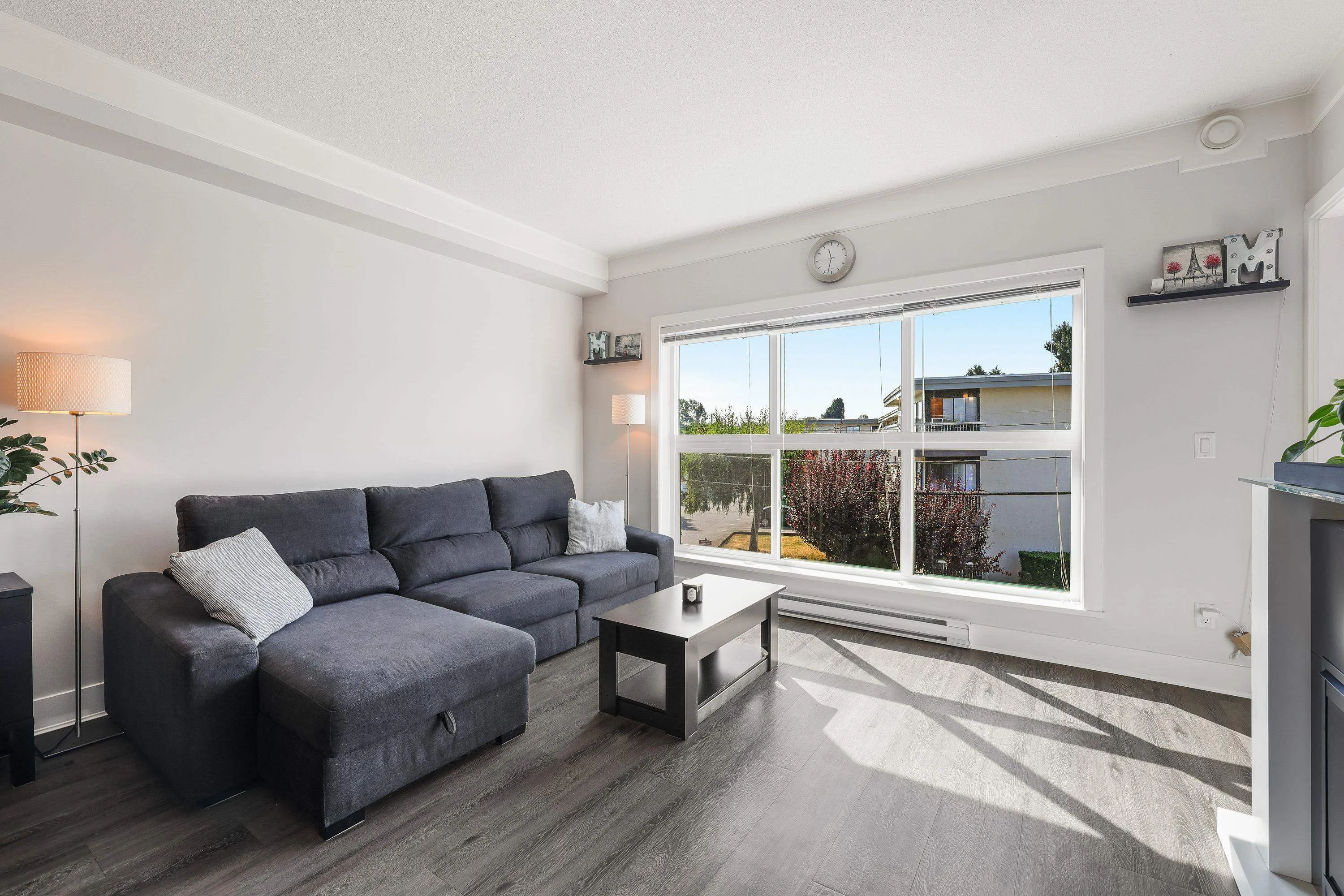 207 20630 Douglas Crescent