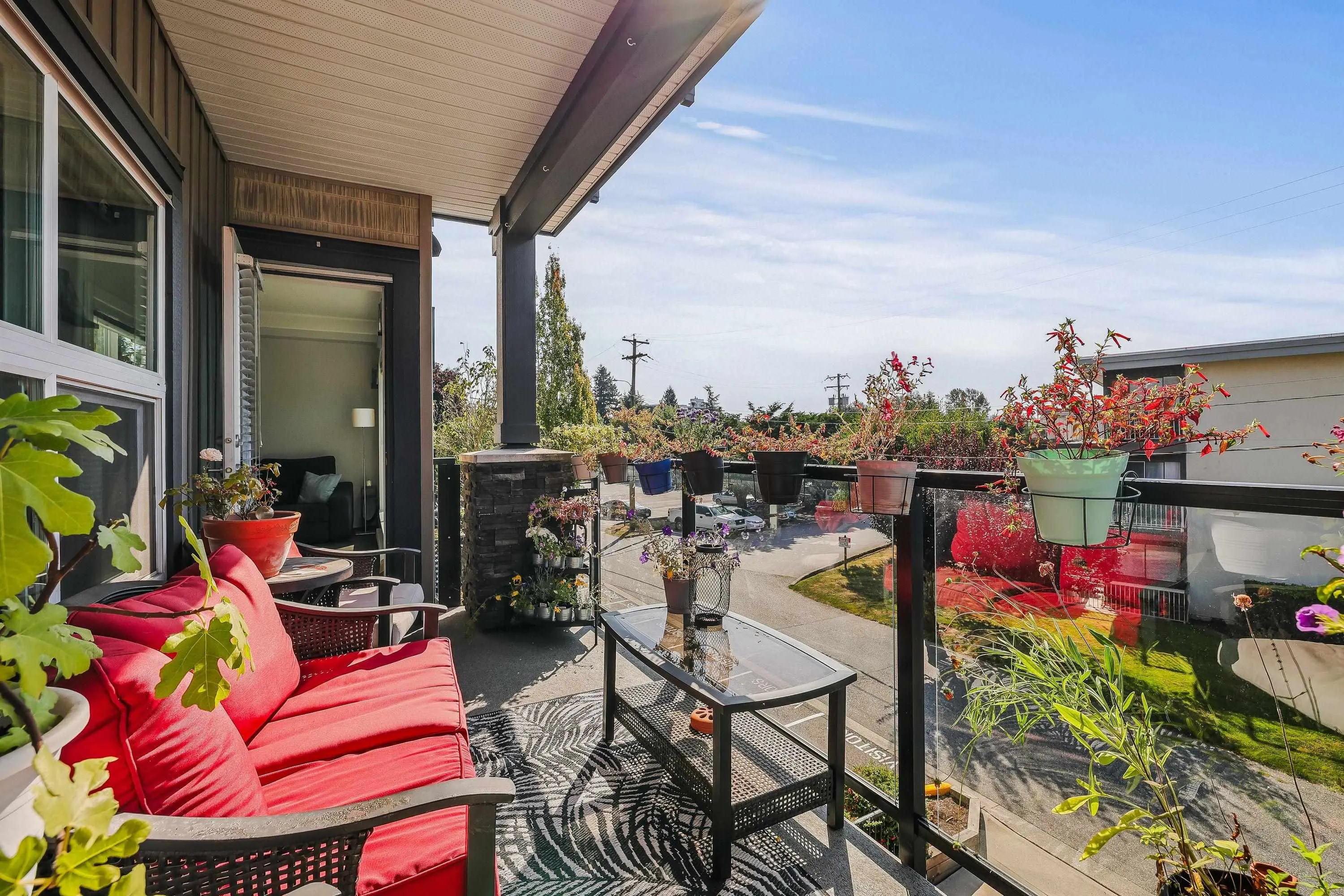 207 20630 Douglas Crescent