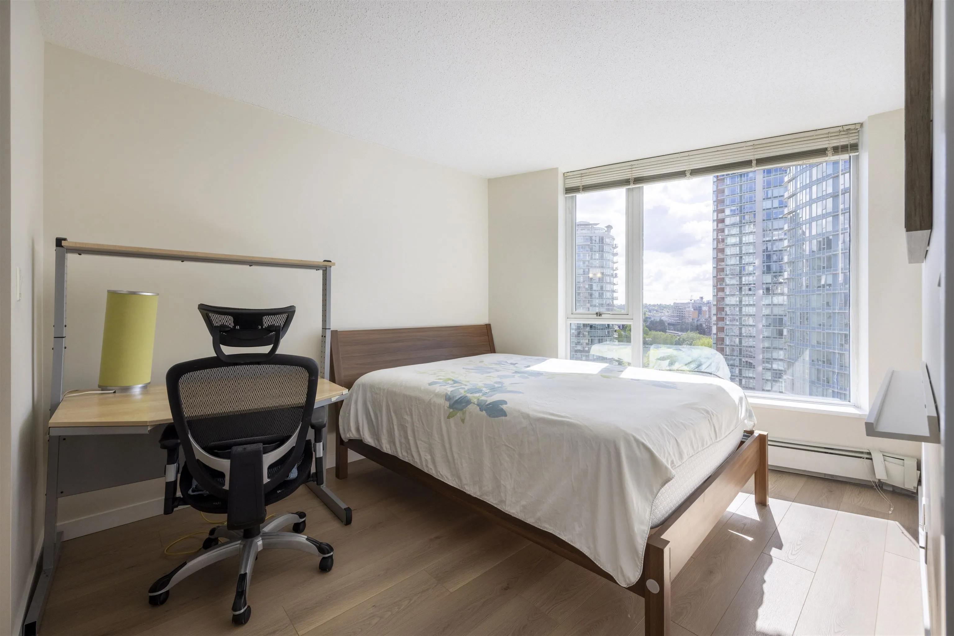 1906 188 Keefer Place