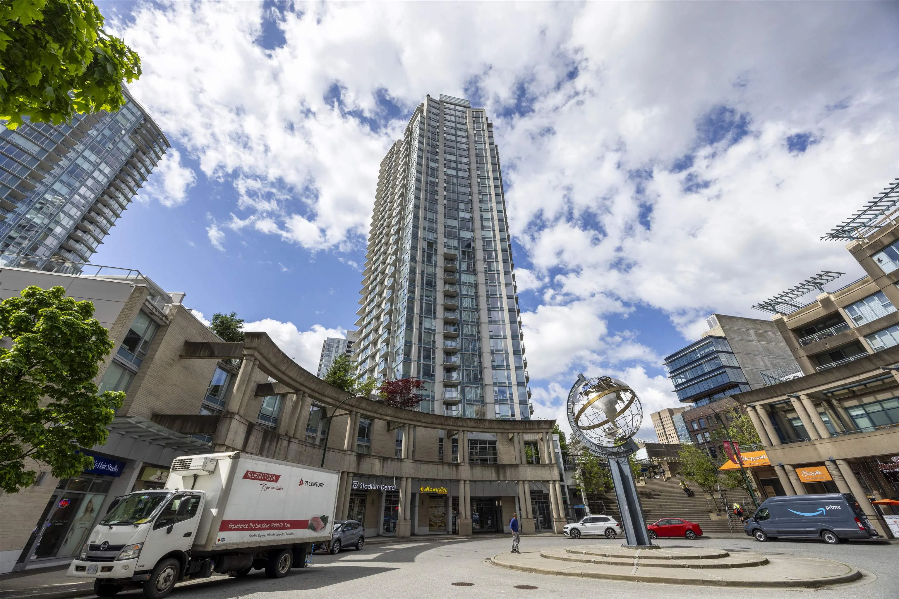1906 188 Keefer Place