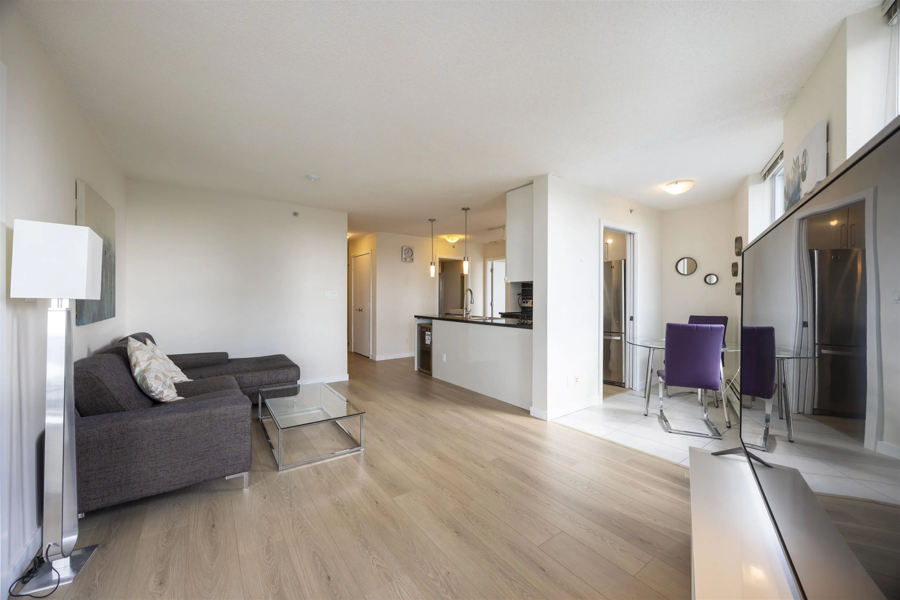 1906 188 Keefer Place