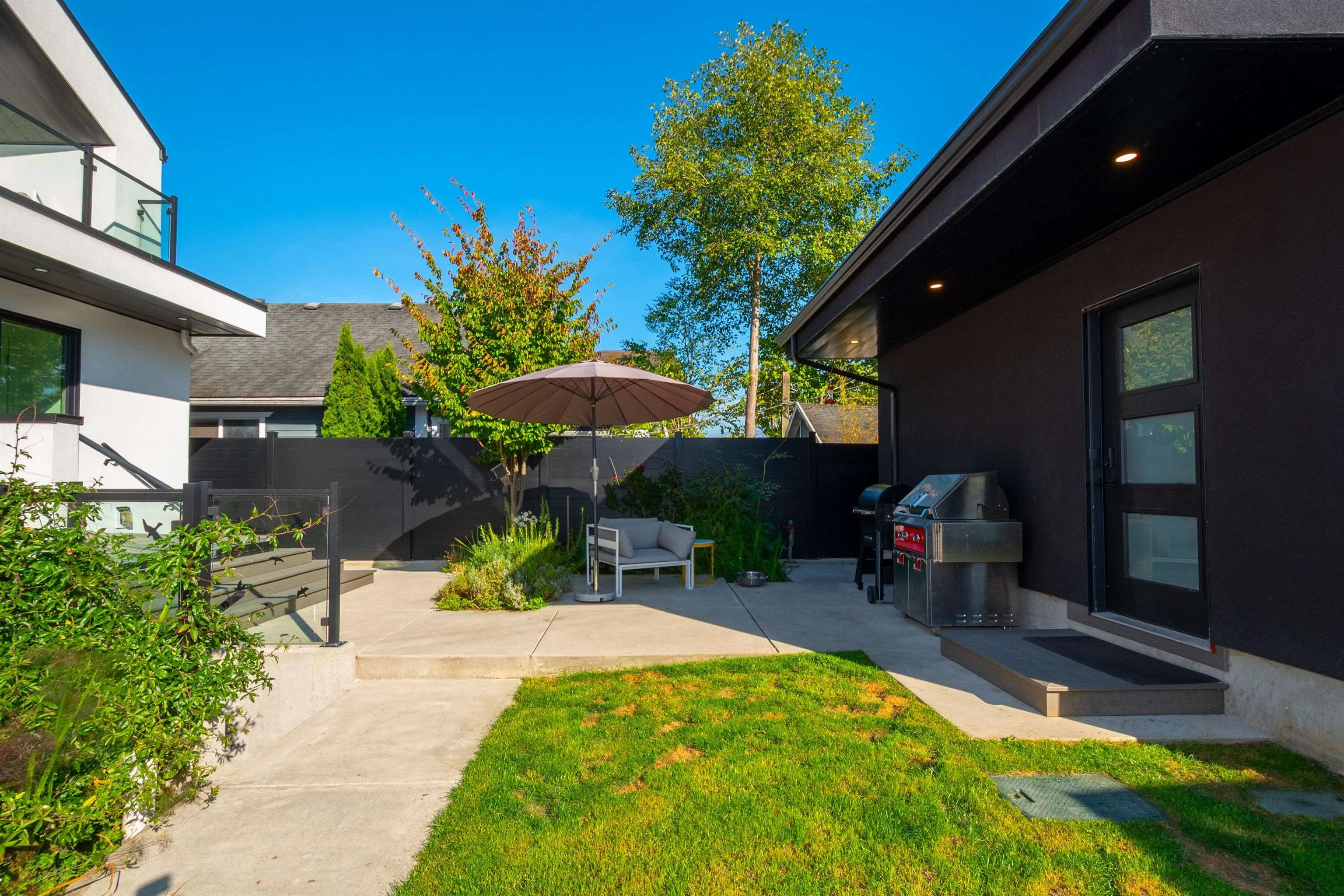2734 Yale Street
