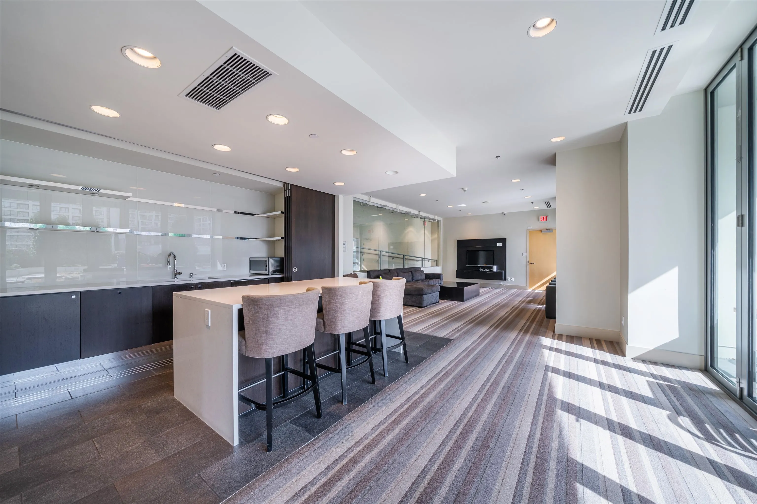 3005 1028 Barclay Street